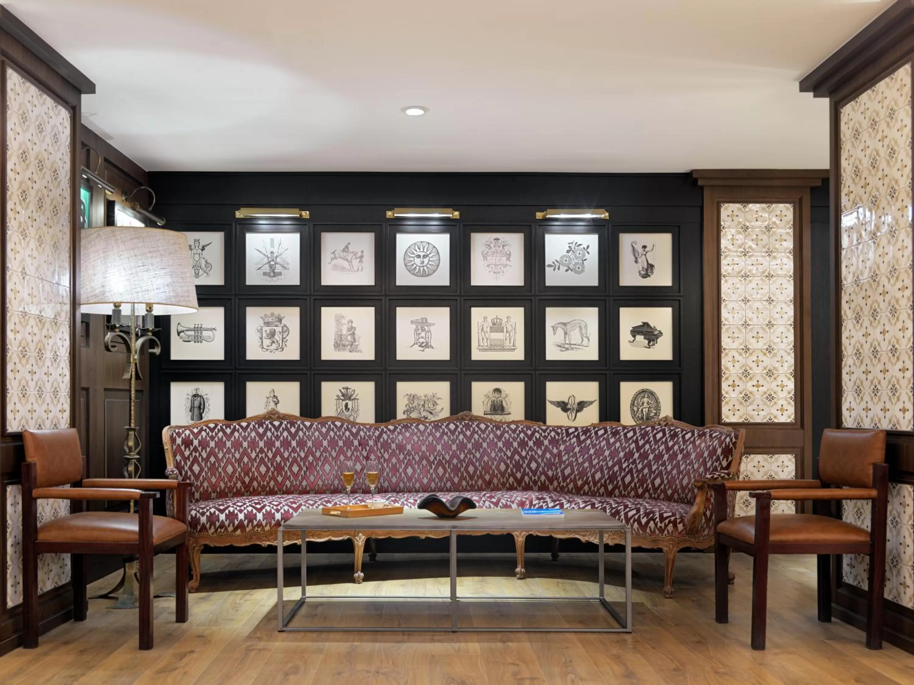 Lounge or bar in H10 Corregidor Boutique Hotel