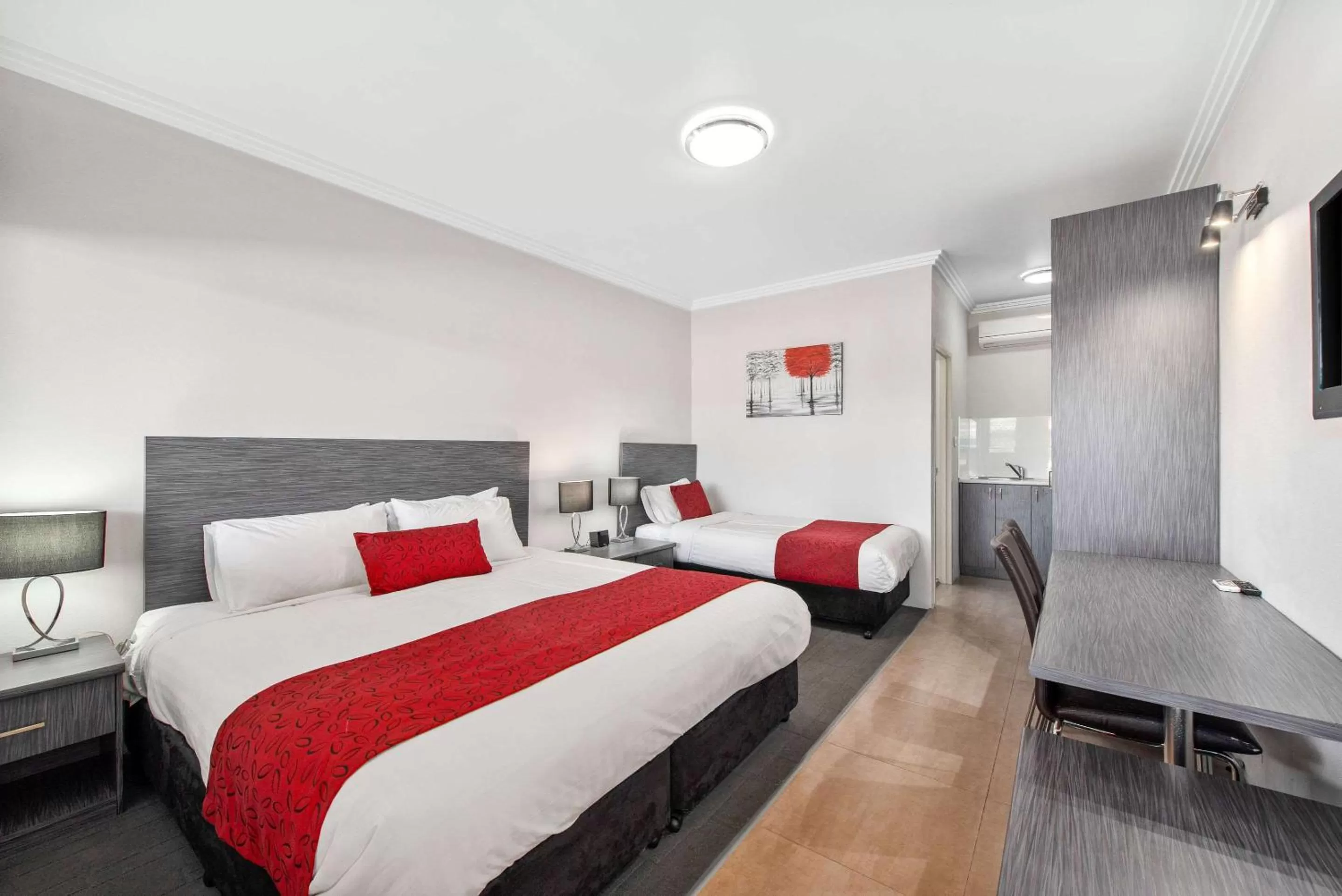 Photo of the whole room, Bed in Comfort Inn Moree