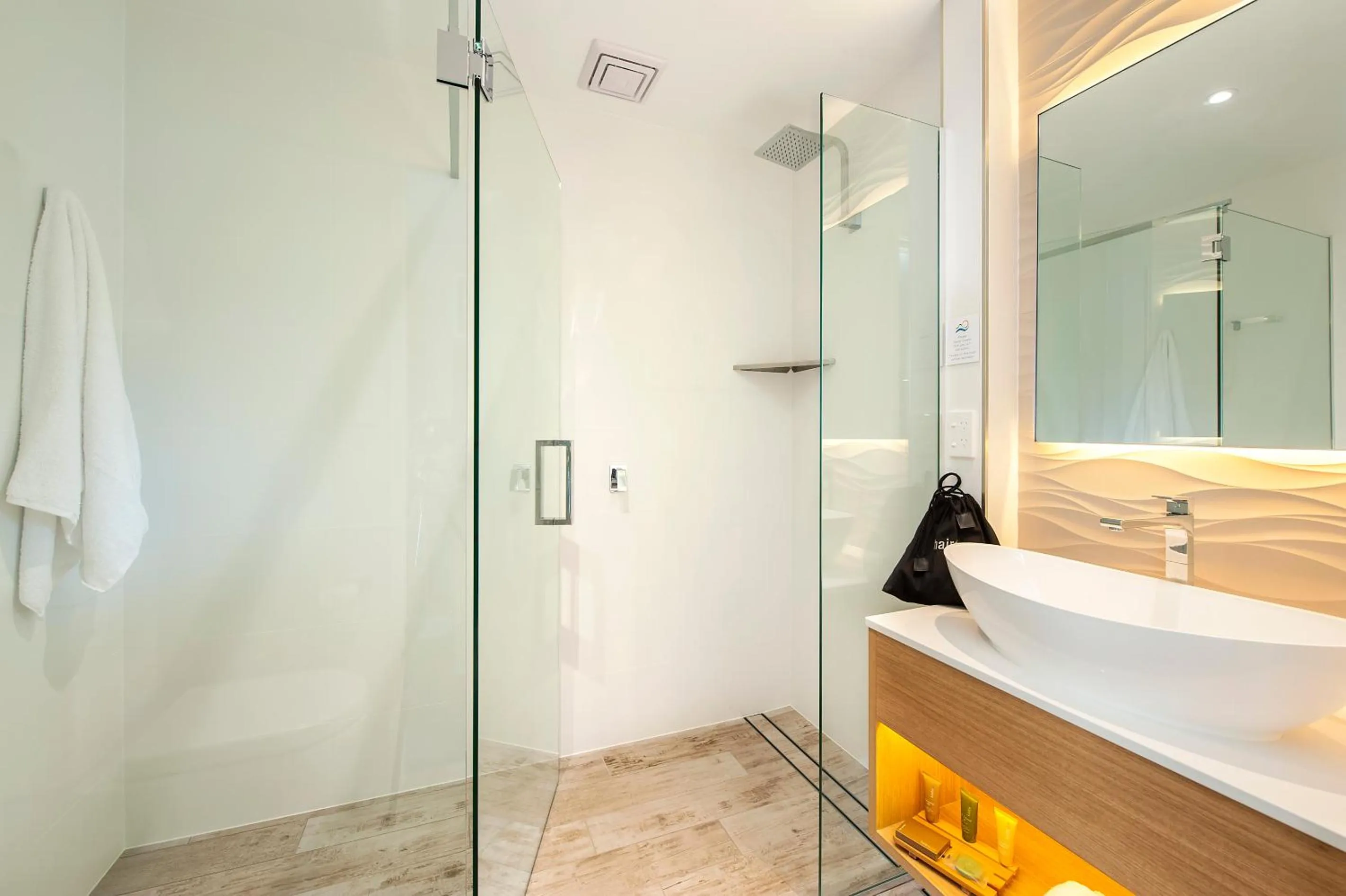 Shower in Allure On Ocean Motel - Mollymook Beach