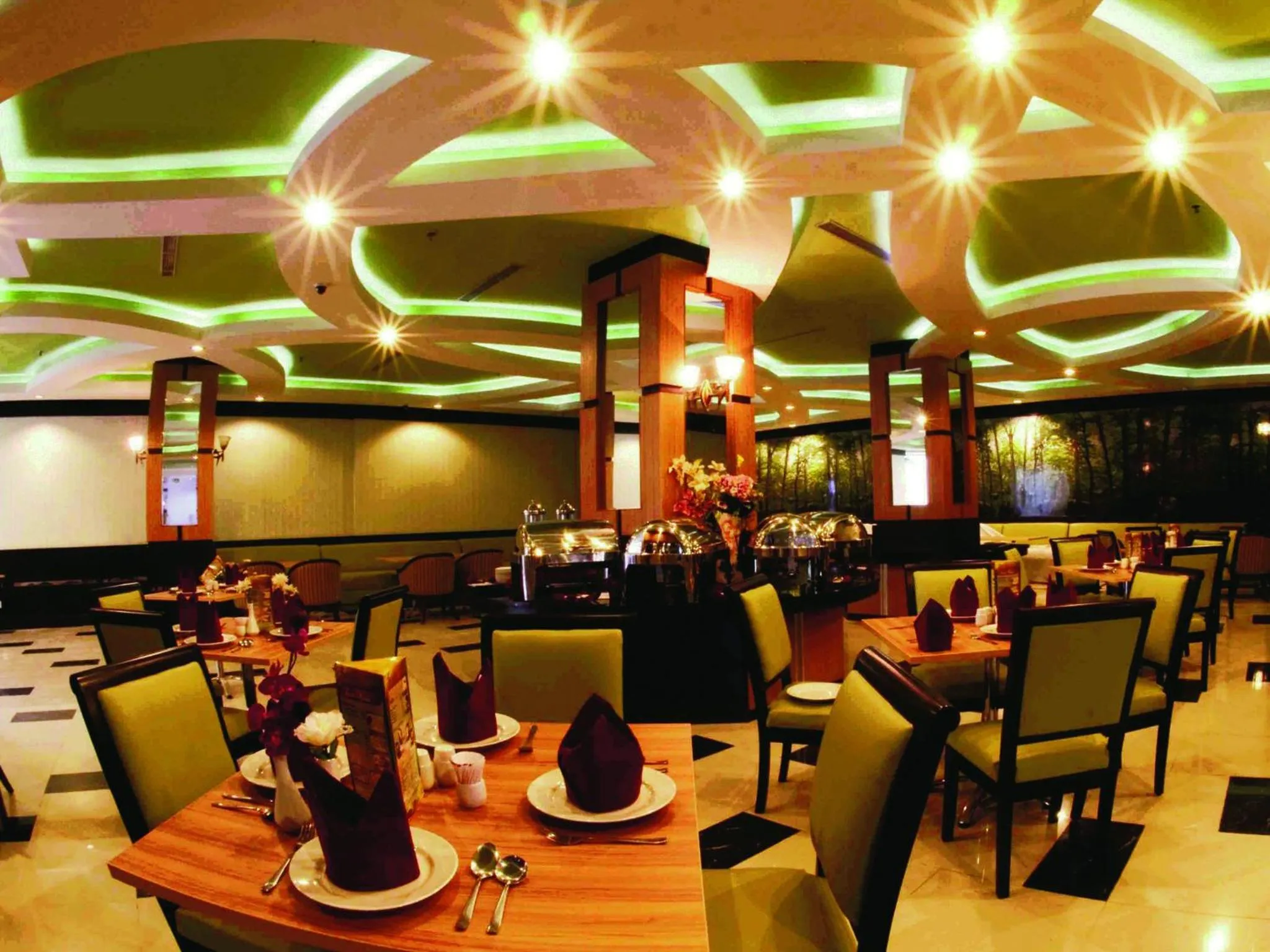 Restaurant/places to eat in Orchardz Jayakarta