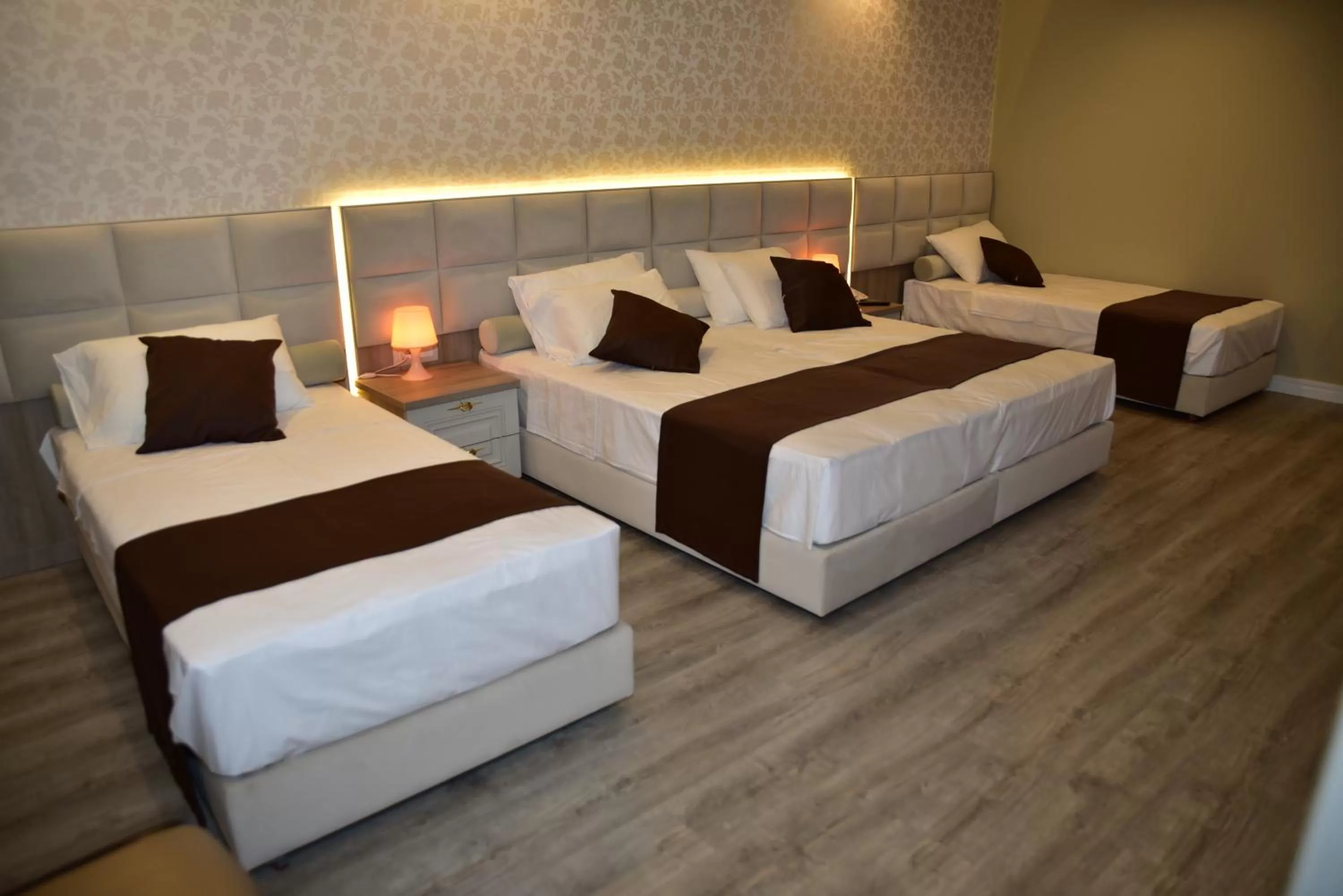 Photo of the whole room, Bed in The King Resort