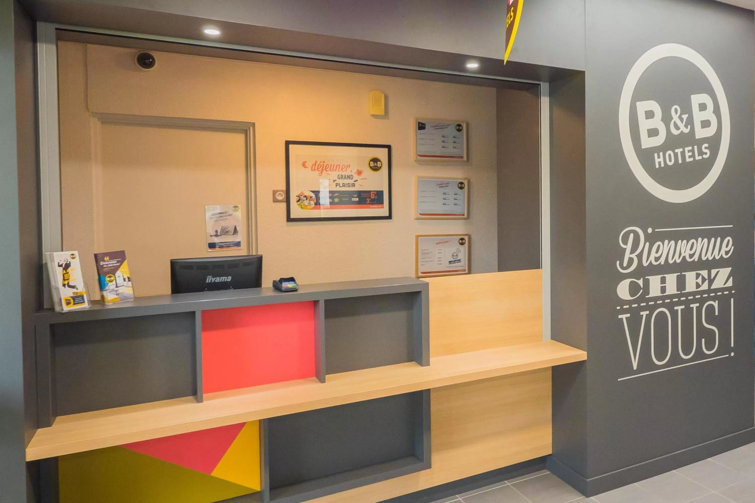 Lobby or reception in B&B HOTEL Angers 2 Université