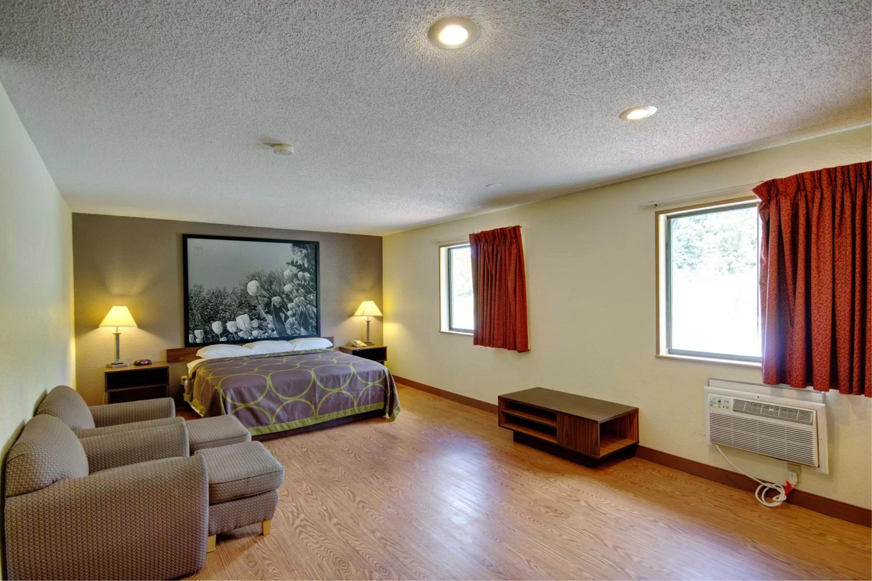 Day, Bed in Super 8 by Wyndham Zanesville