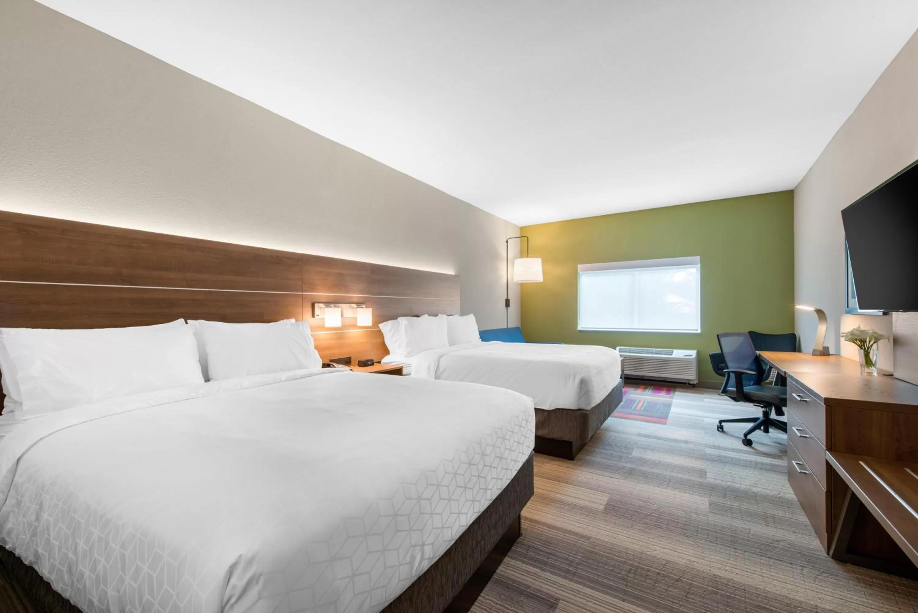 Photo of the whole room, Bed in Holiday Inn Express & Suites Alachua - Gainesville Area by IHG