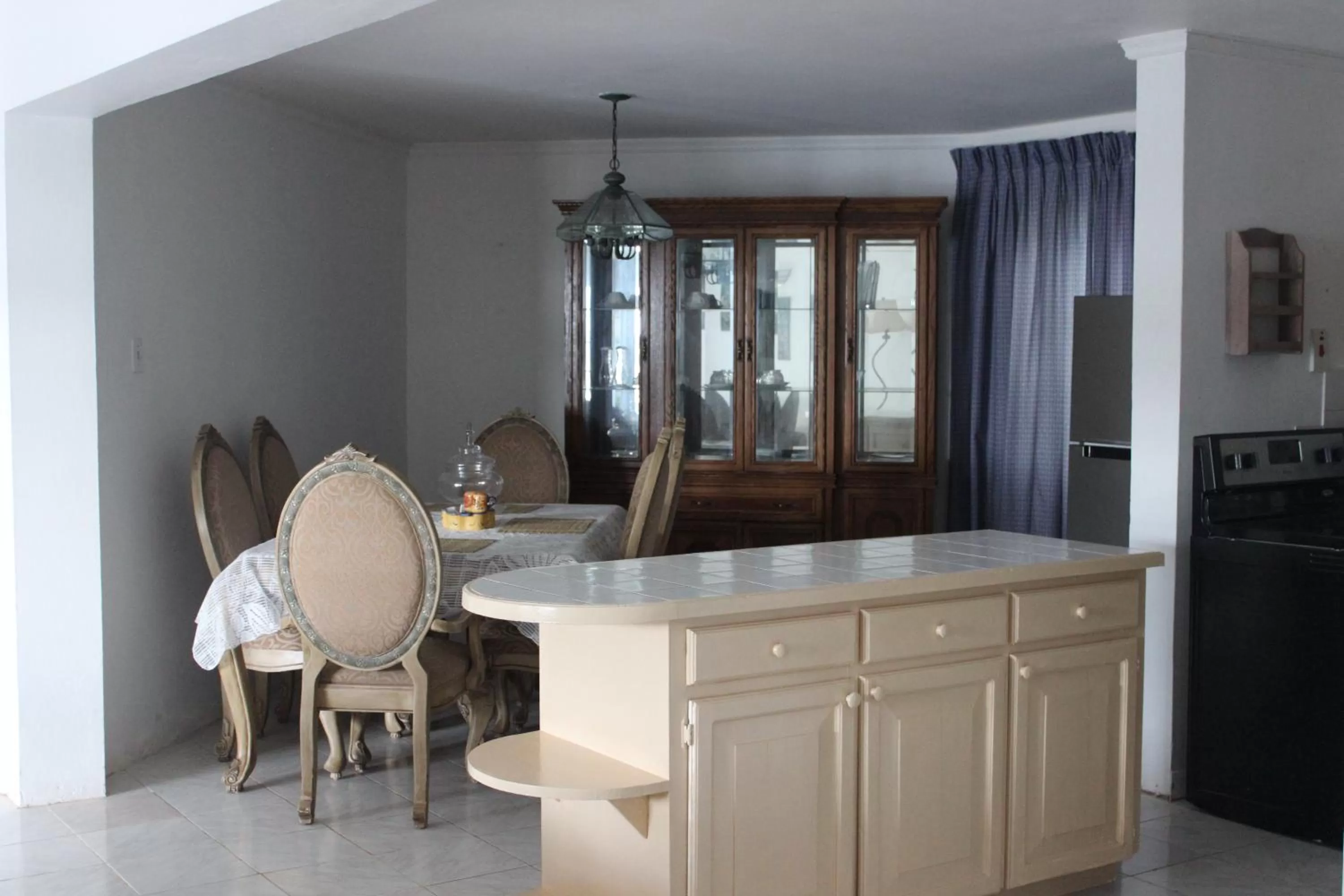 Dining area in Beachcomber Club Resort