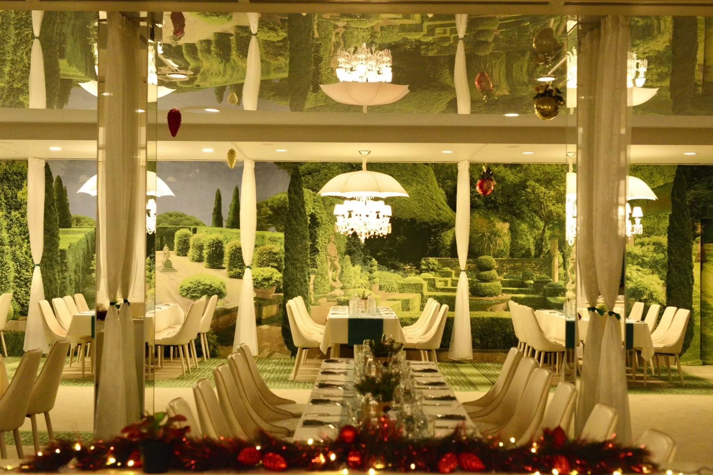 Restaurant/places to eat in RAYA Garden - Park Hotel & Winery