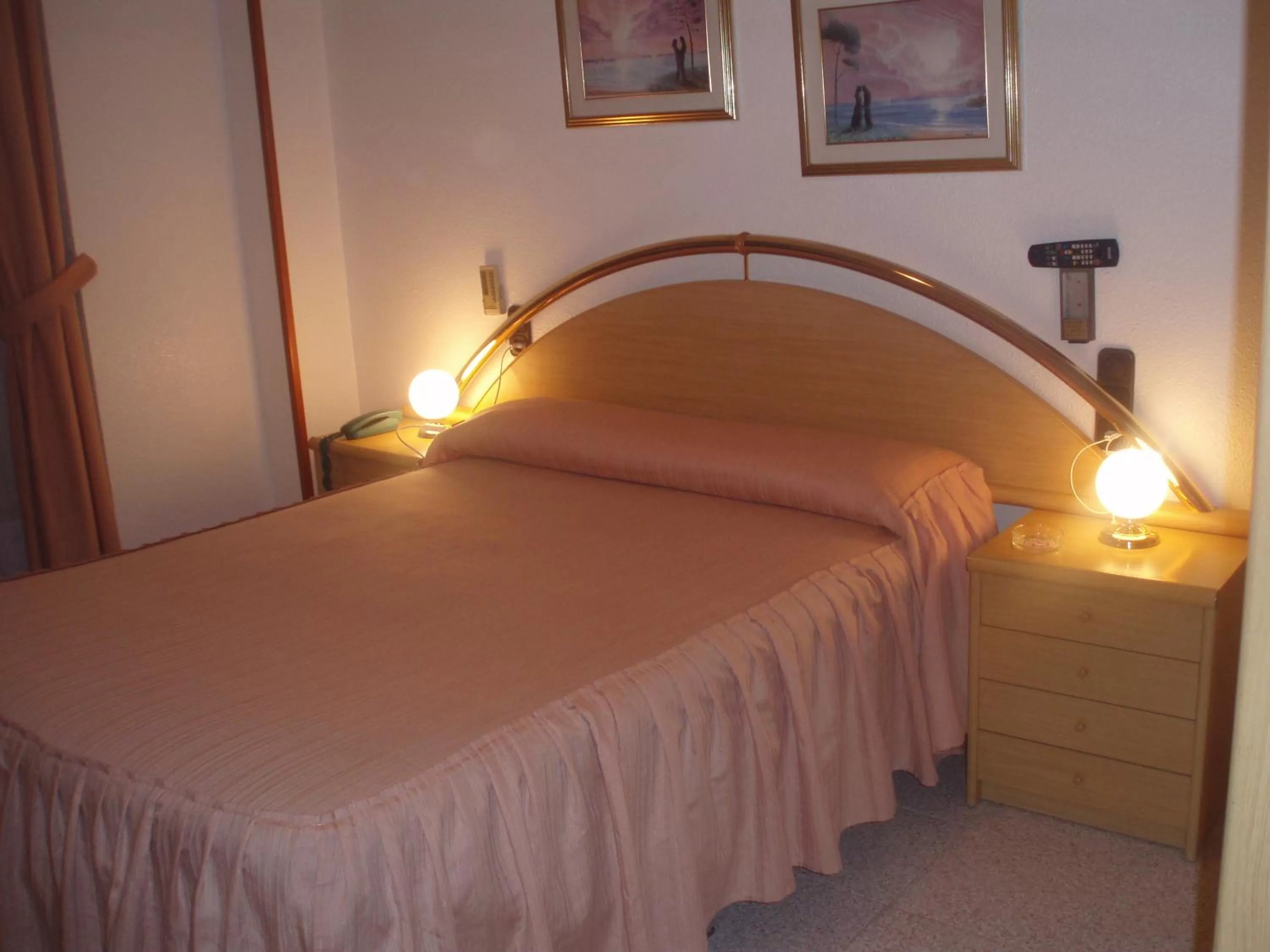 Photo of the whole room, Bed in Hotel Restaurante Santos