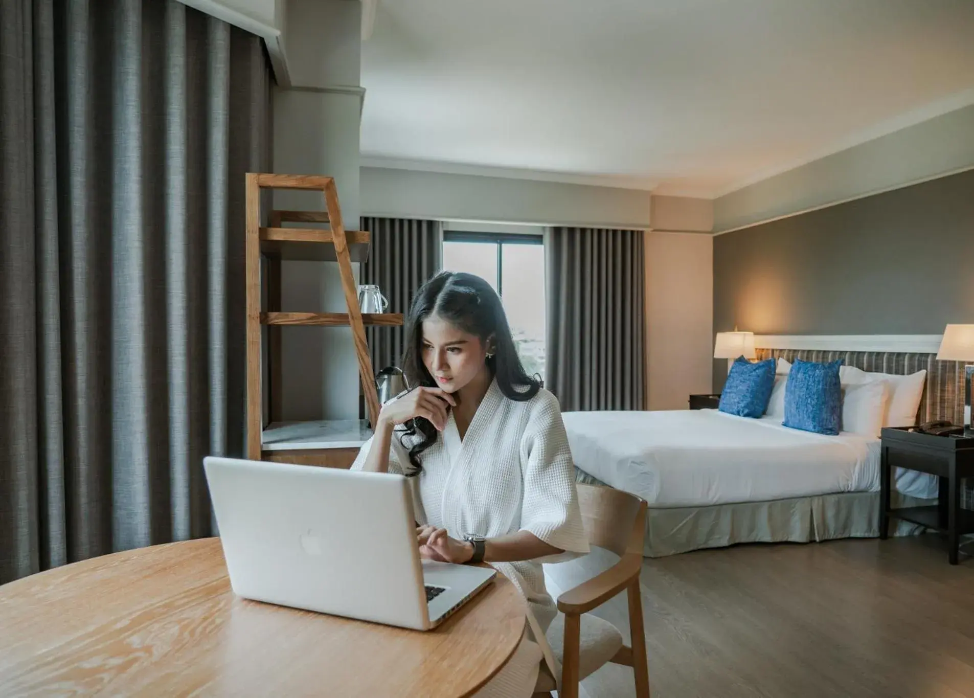 Junior Suite in The Grand Riverside Hotel Junior Suite in The Grand Riverside Hotel