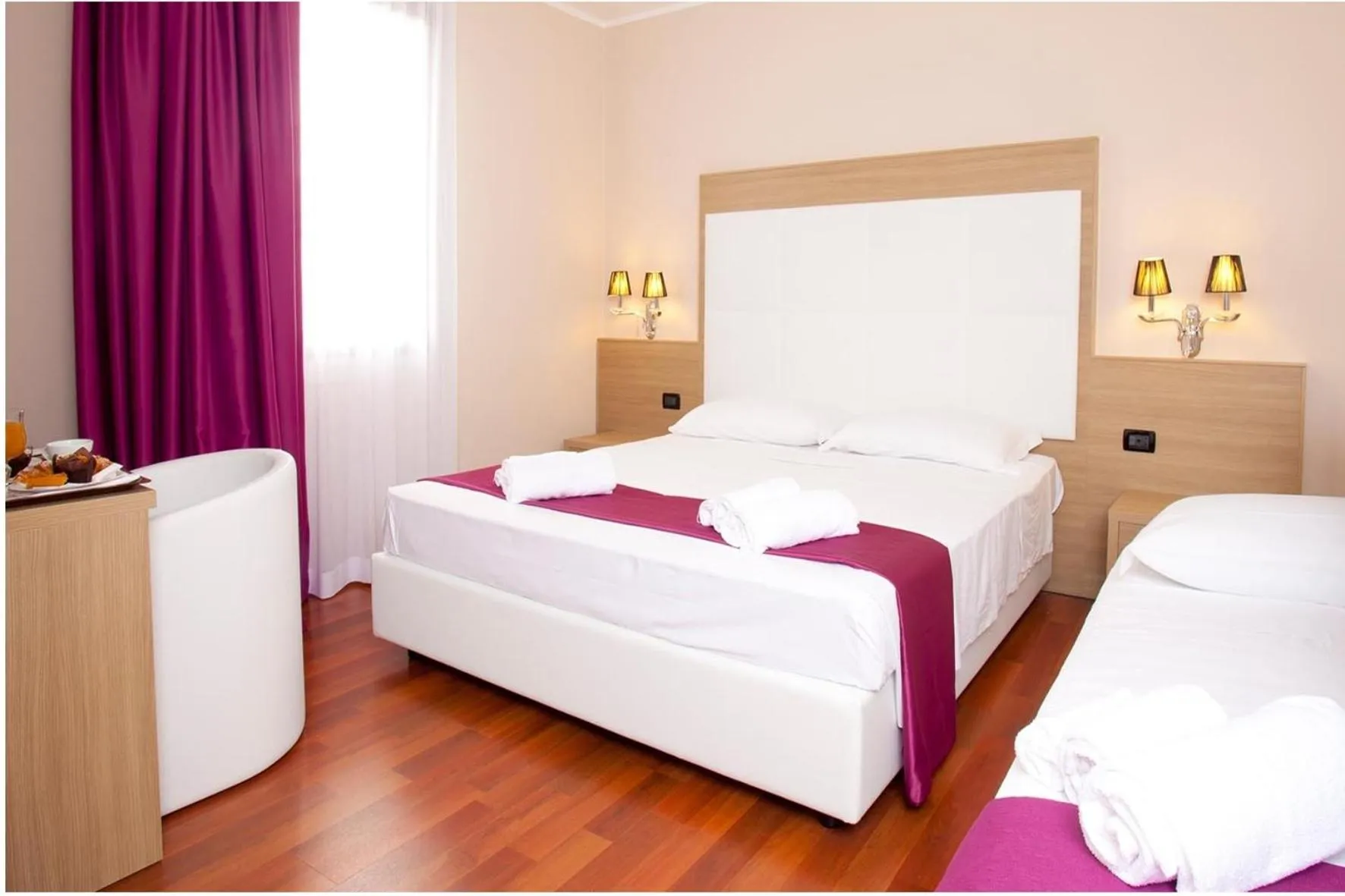 Day, Bed in Momi's Hotel