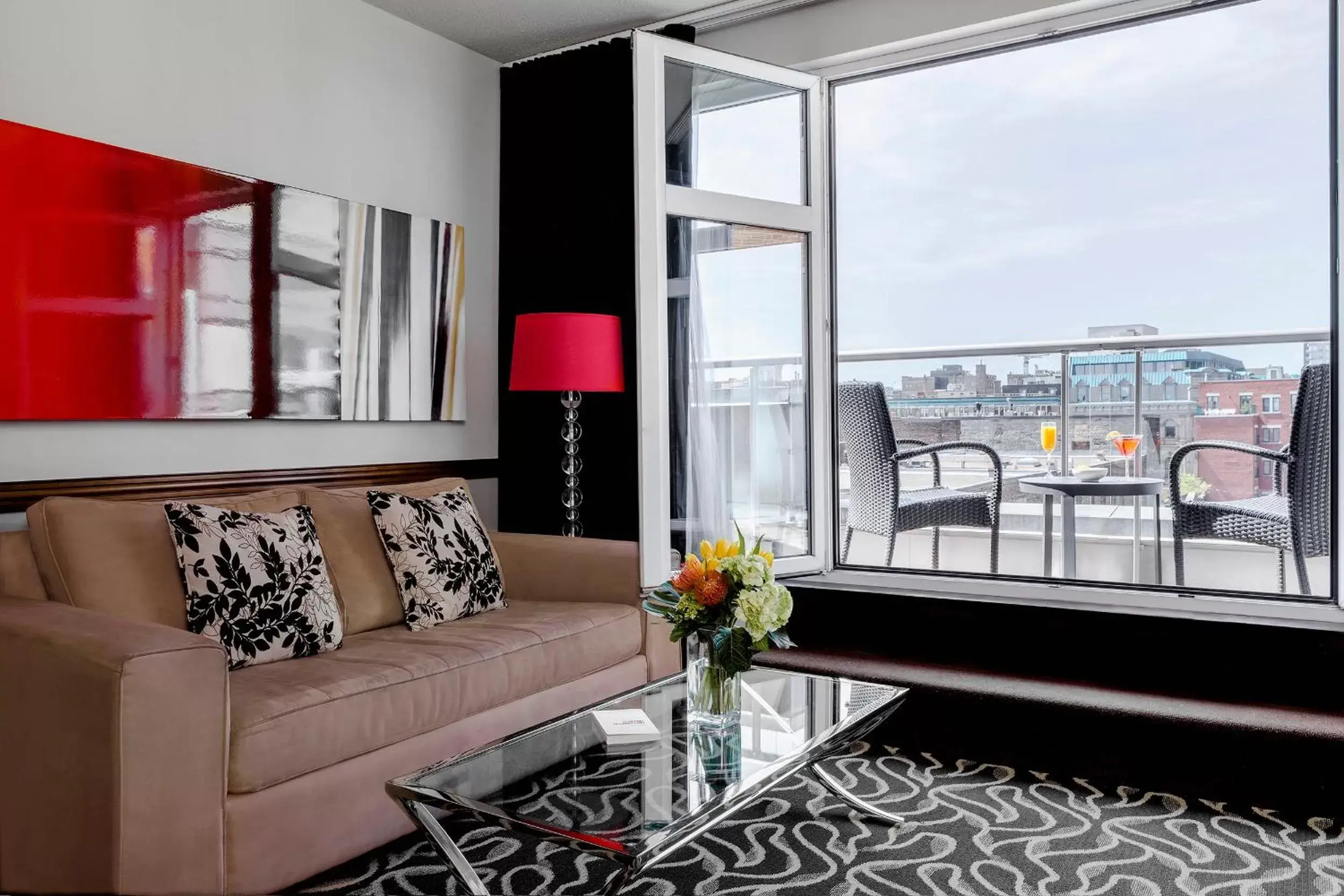 Deluxe King Suite in Hôtel Saint-Sulpice Deluxe King Suite in Hôtel Saint-Sulpice