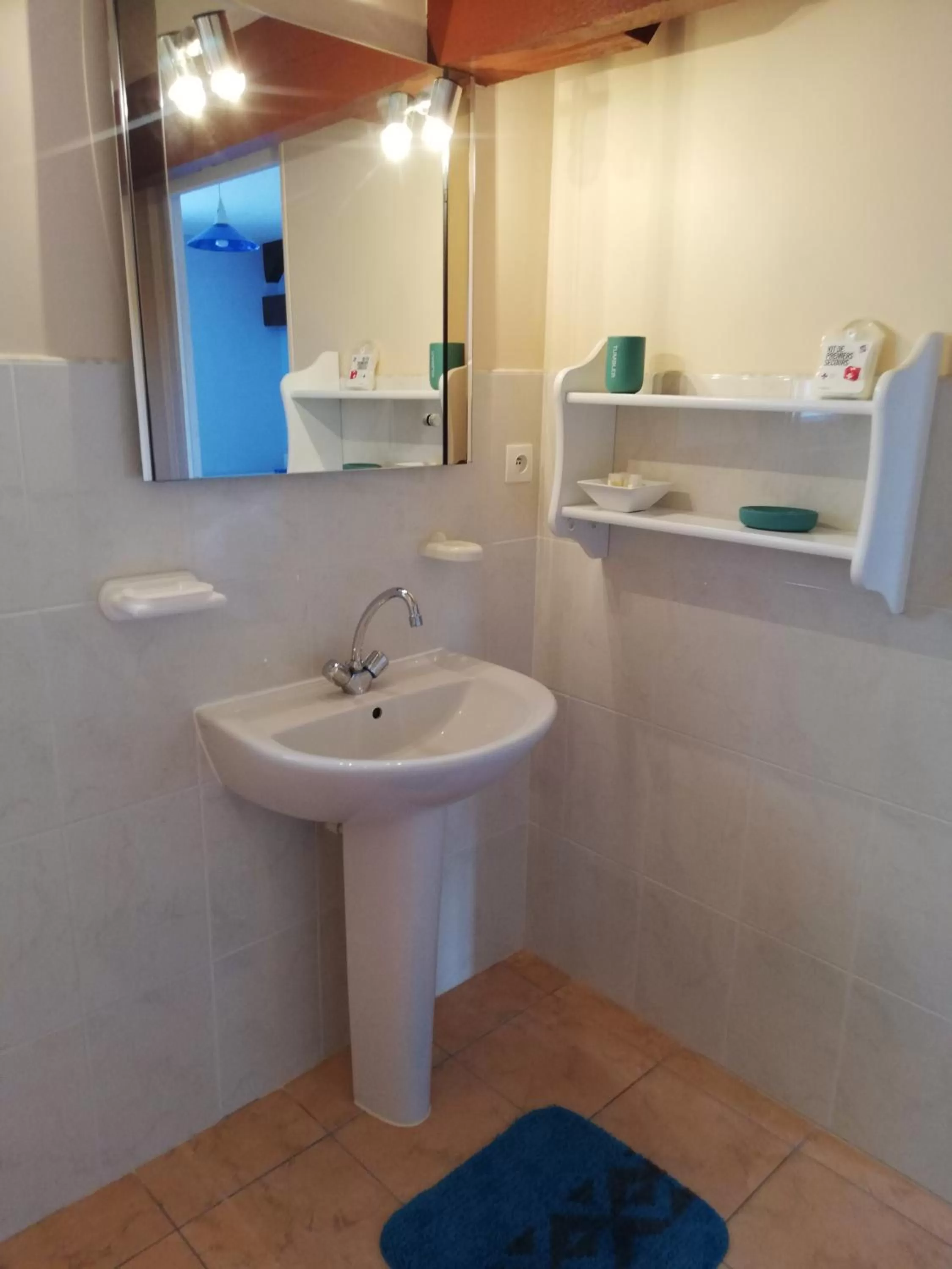 Bathroom in La Parisiere