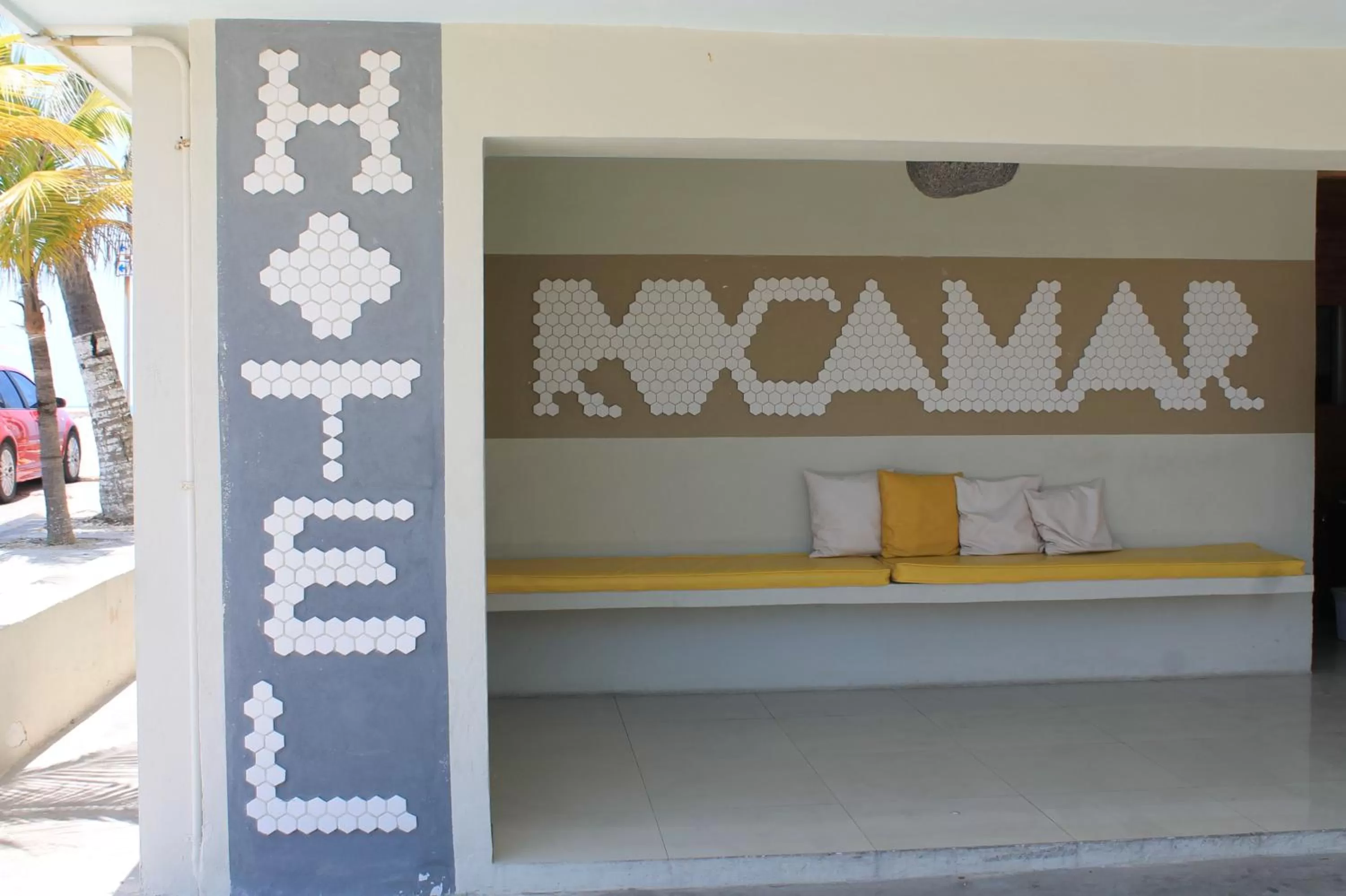 Facade/entrance, Bed in Rocamar Hotel Isla Mujeres