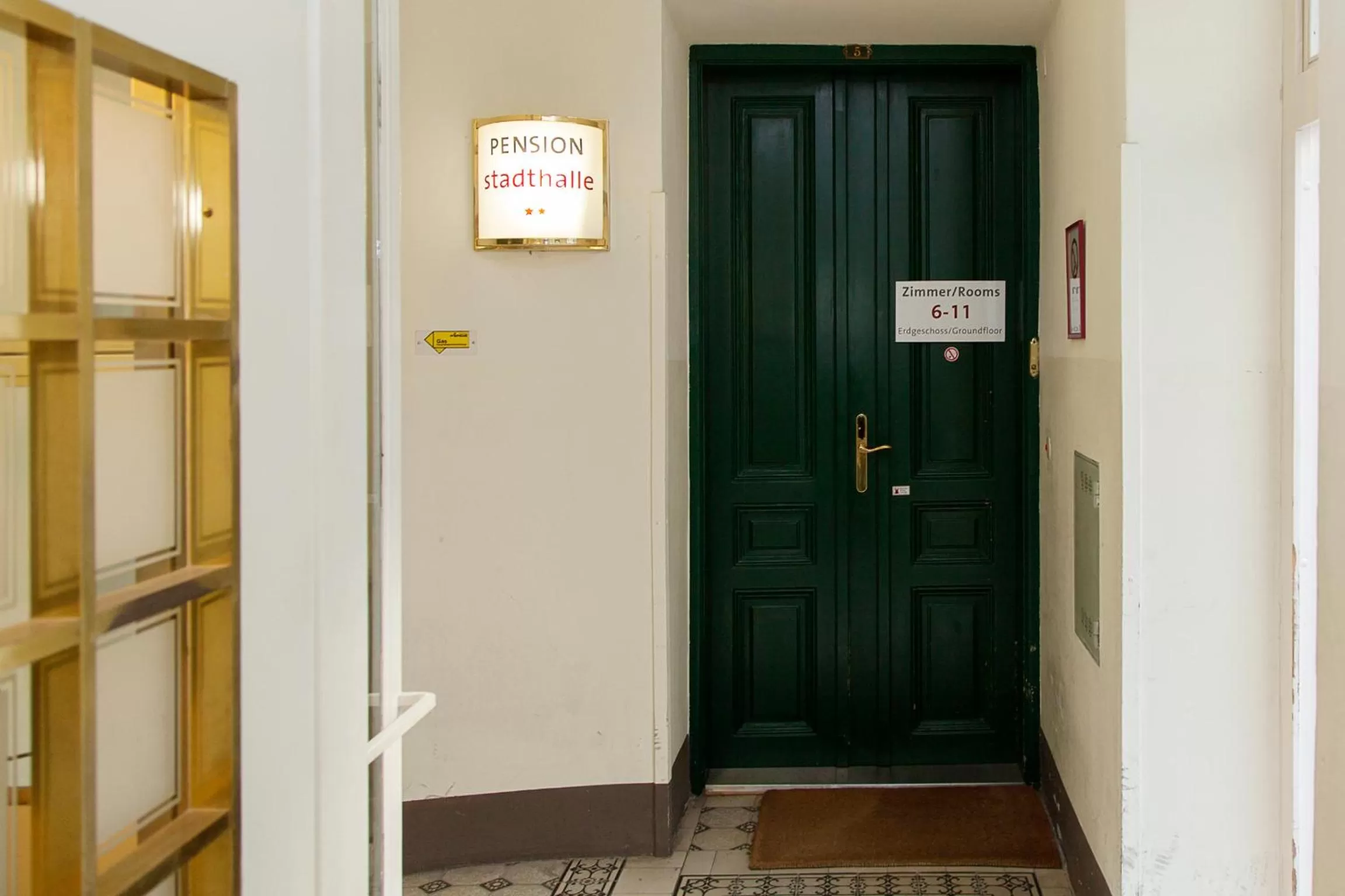 Facade/entrance in Pension Stadthalle