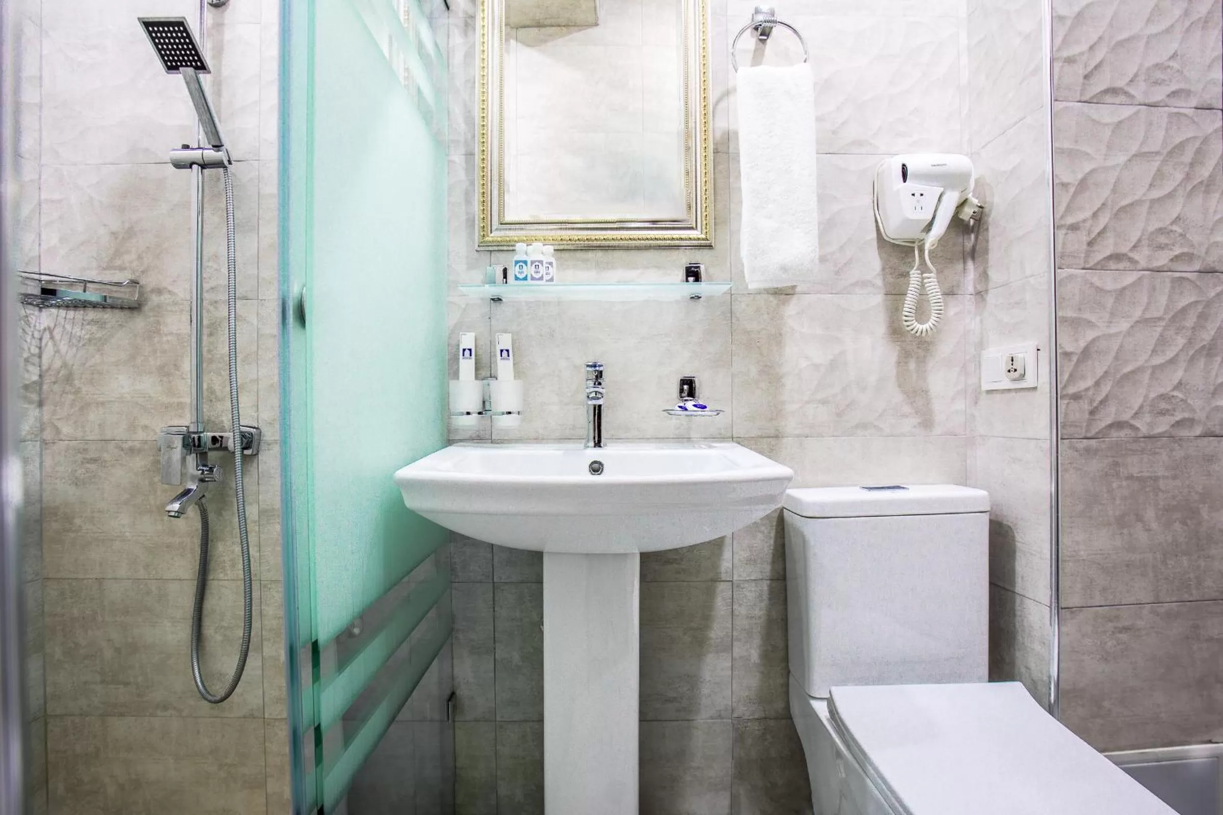 Bathroom in Manifa Hotel