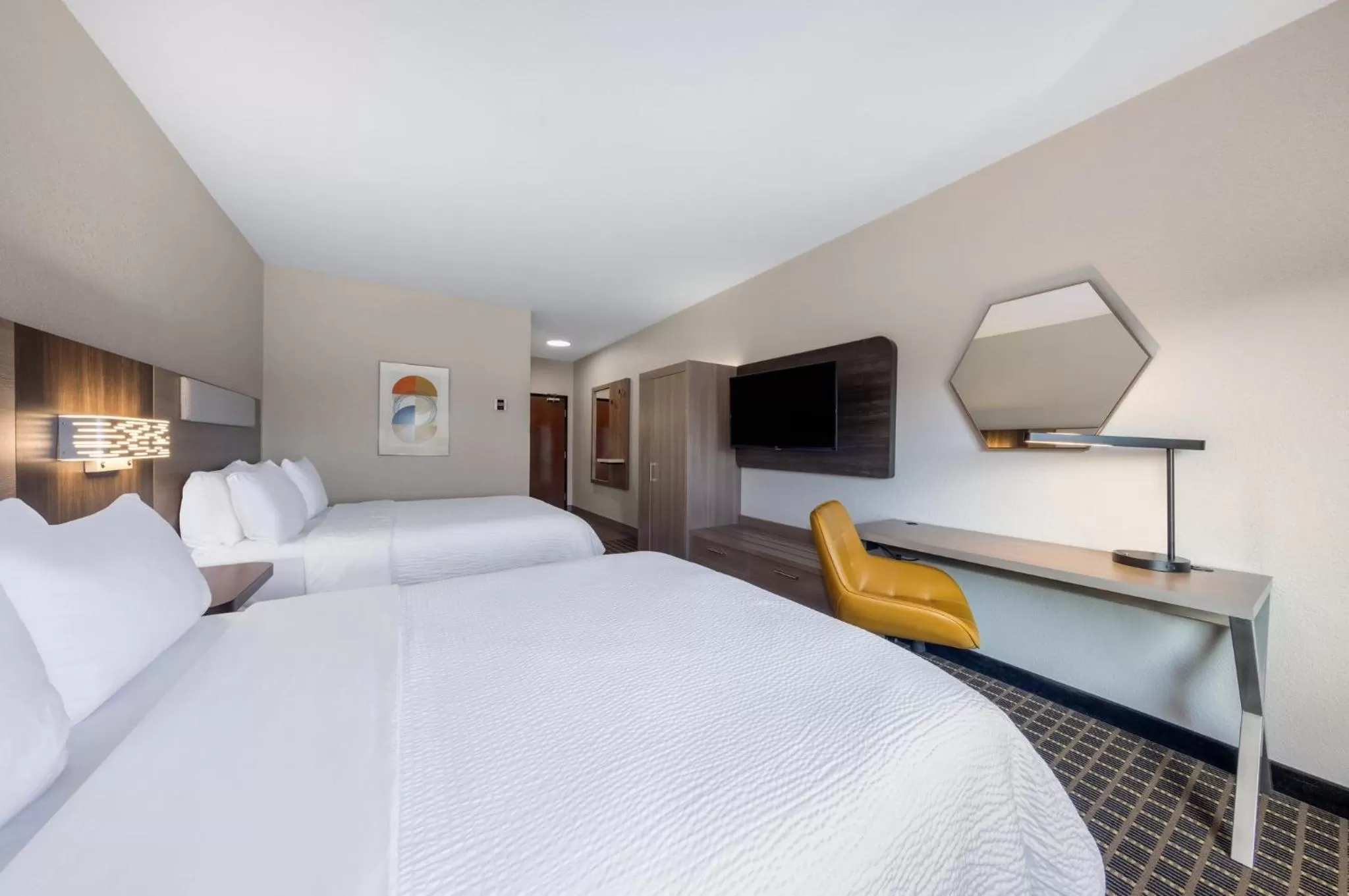 Photo of the whole room, Bed in Holiday Inn Express & Suites Pittsburg by IHG