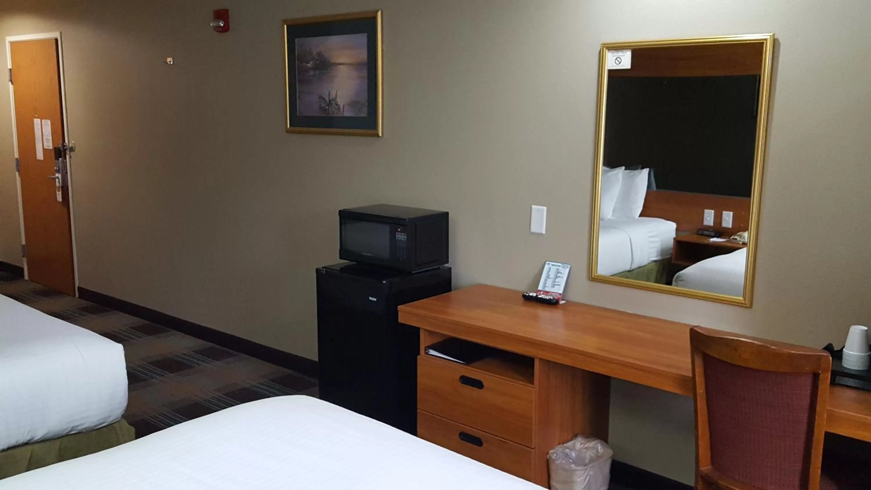 Photo of the whole room, Bed in Microtel Inn & Suites by Wyndham Bozeman