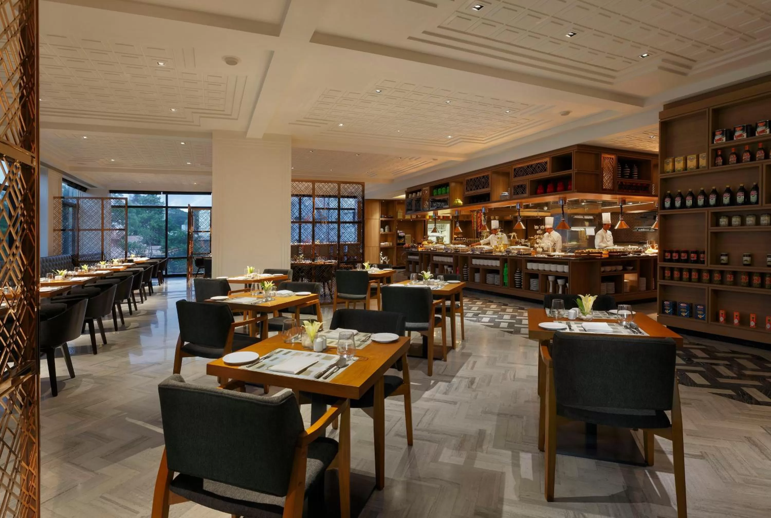 Restaurant/places to eat in Novotel Chennai Chamiers Road