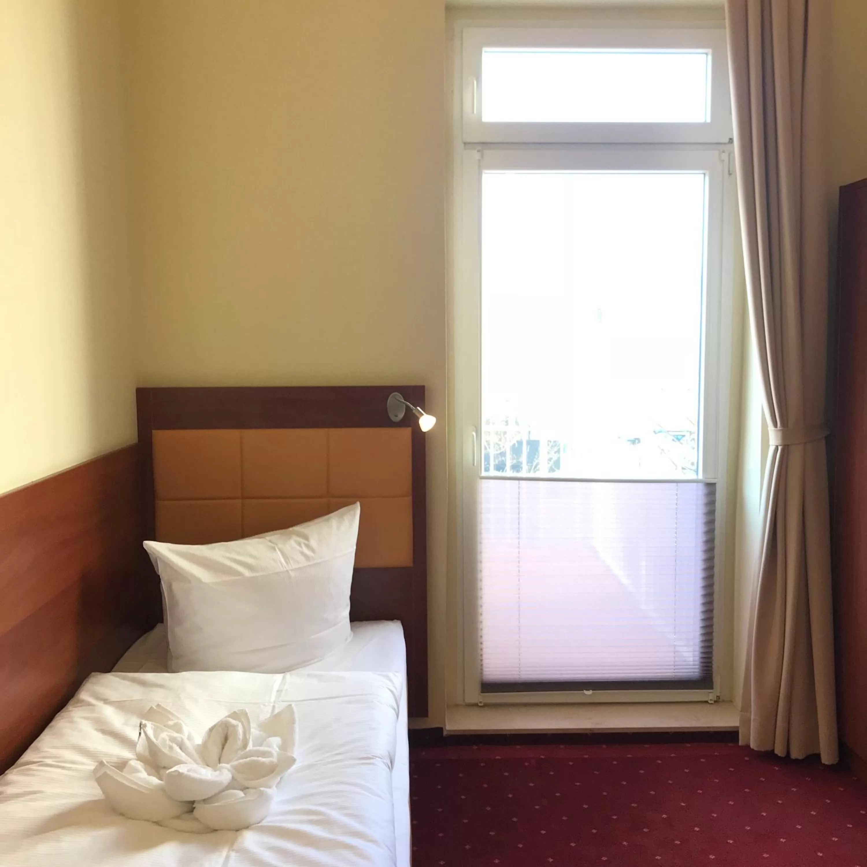 Balcony/Terrace, Bed in Hotel via City Leipzig Mitte