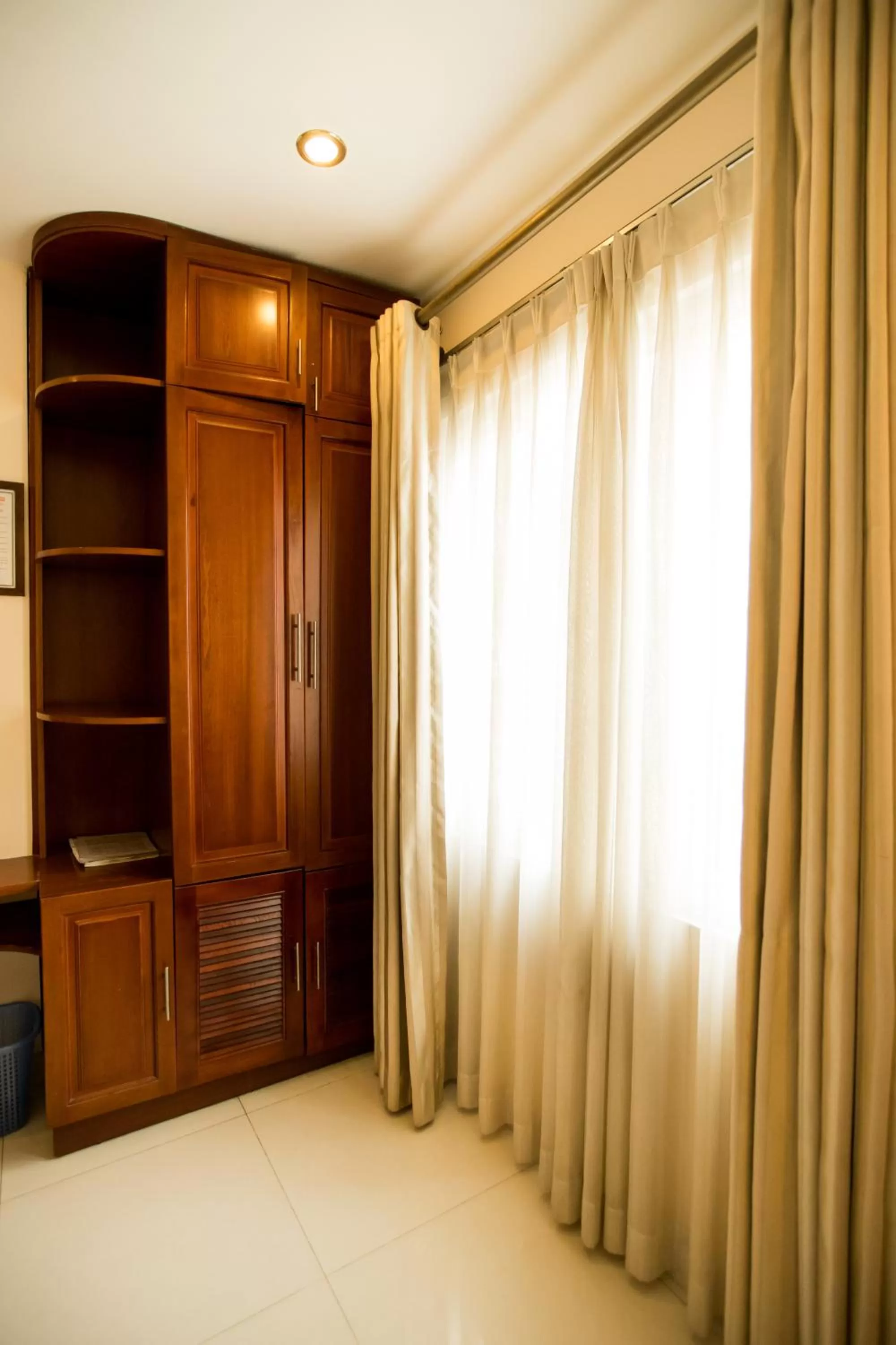 Street view in Ipeace Hotel - Bùi Viện Walking Street