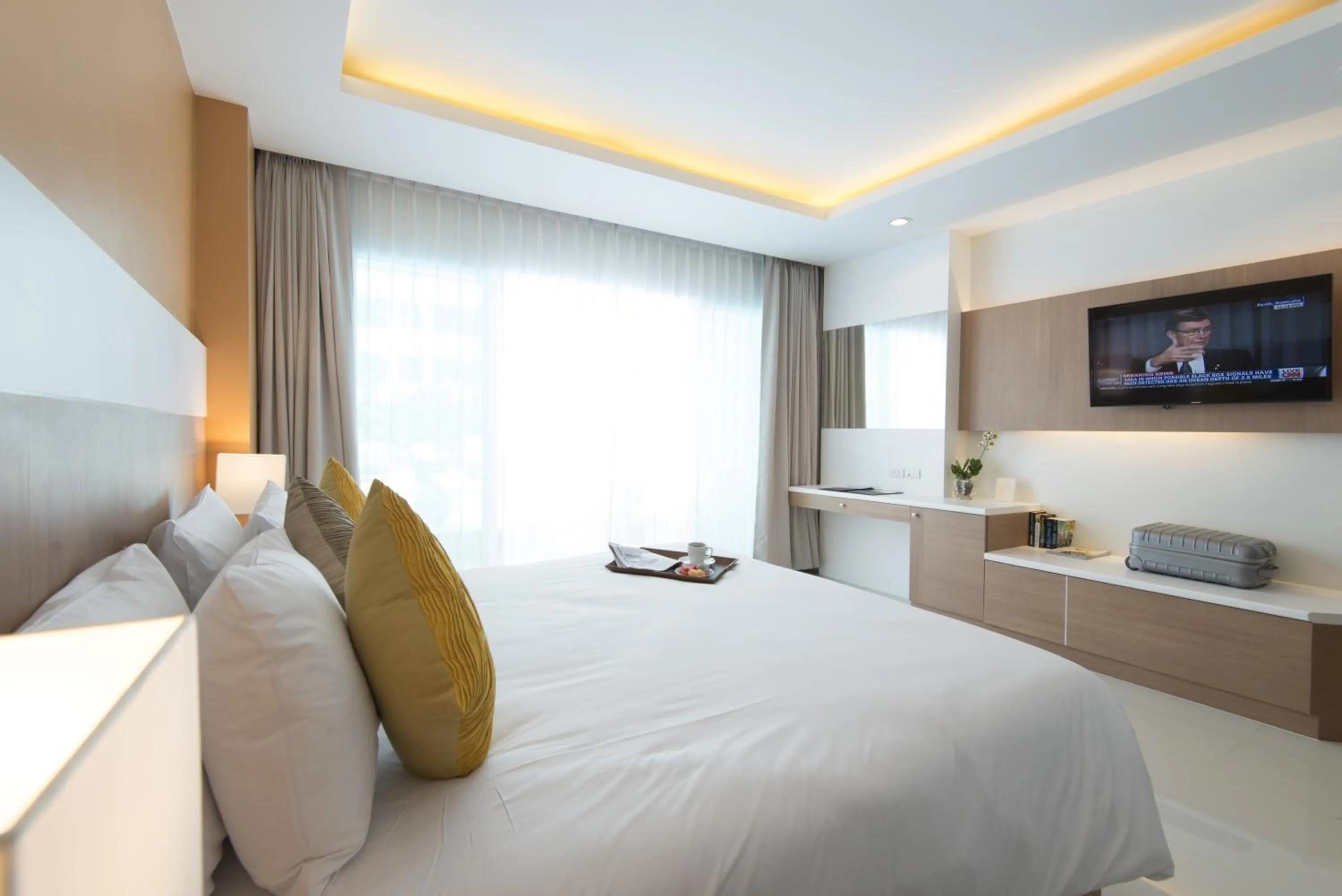 TV and multimedia, Bed in Chanalai Hillside Resort, Karon Beach