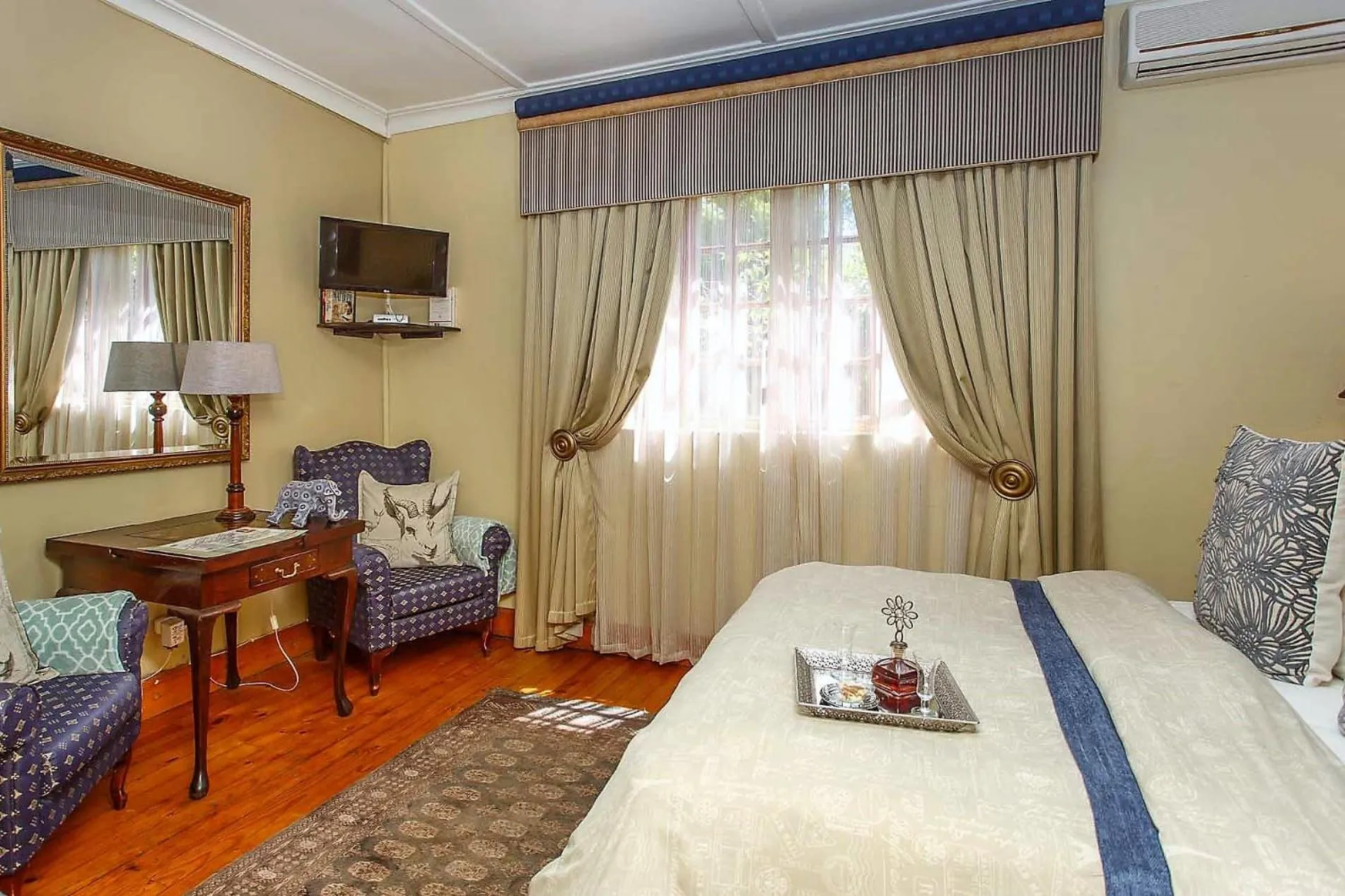 Photo of the whole room, Bed in Riverside Guest Lodge