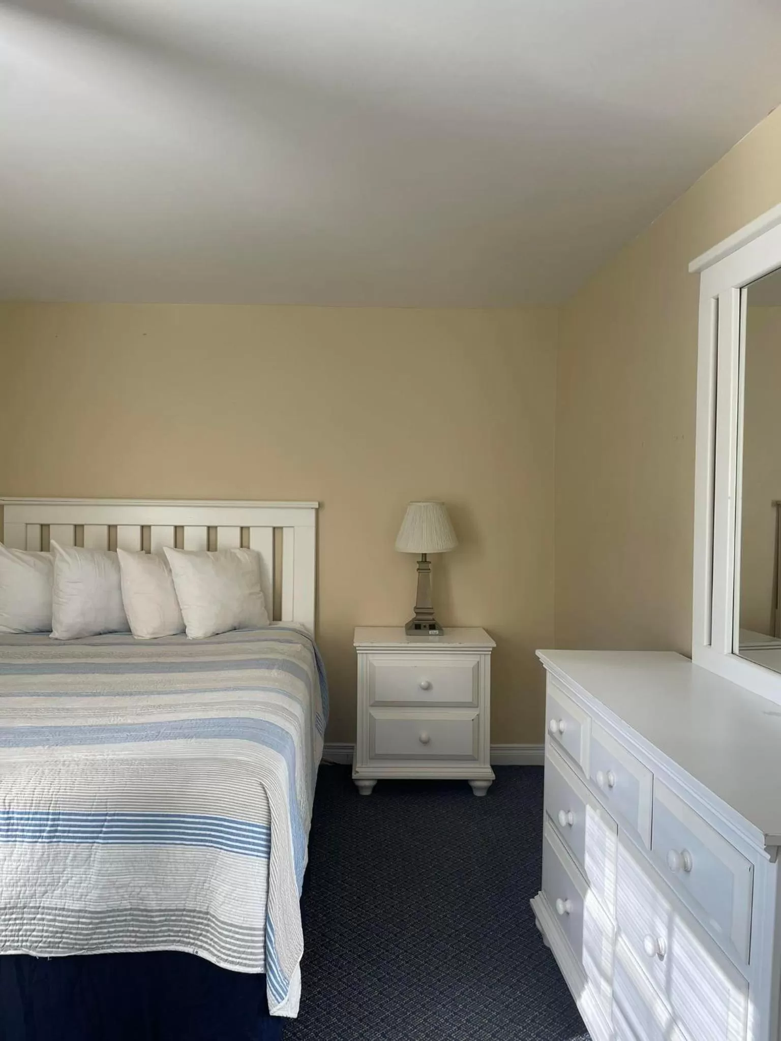 Bed in The Grand Beach Inn