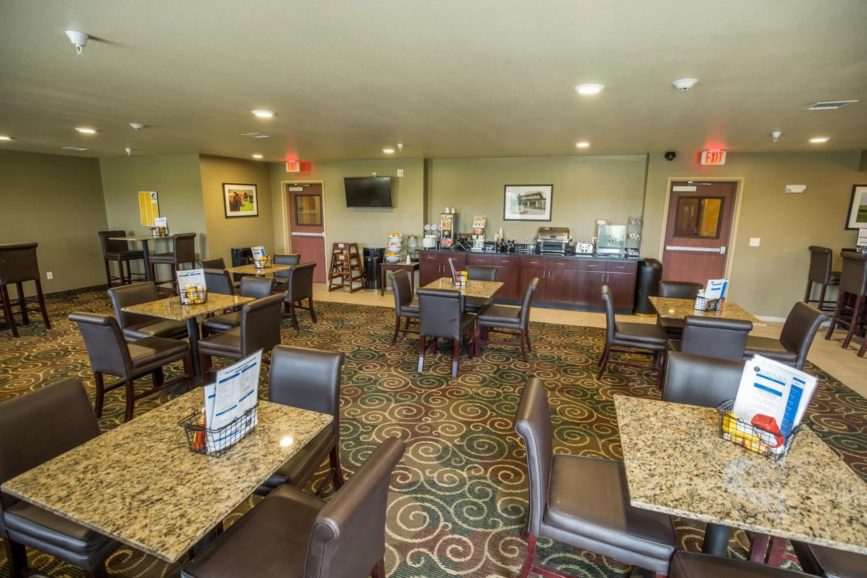 Lounge or bar in Cobblestone Inn & Suites-Winterset