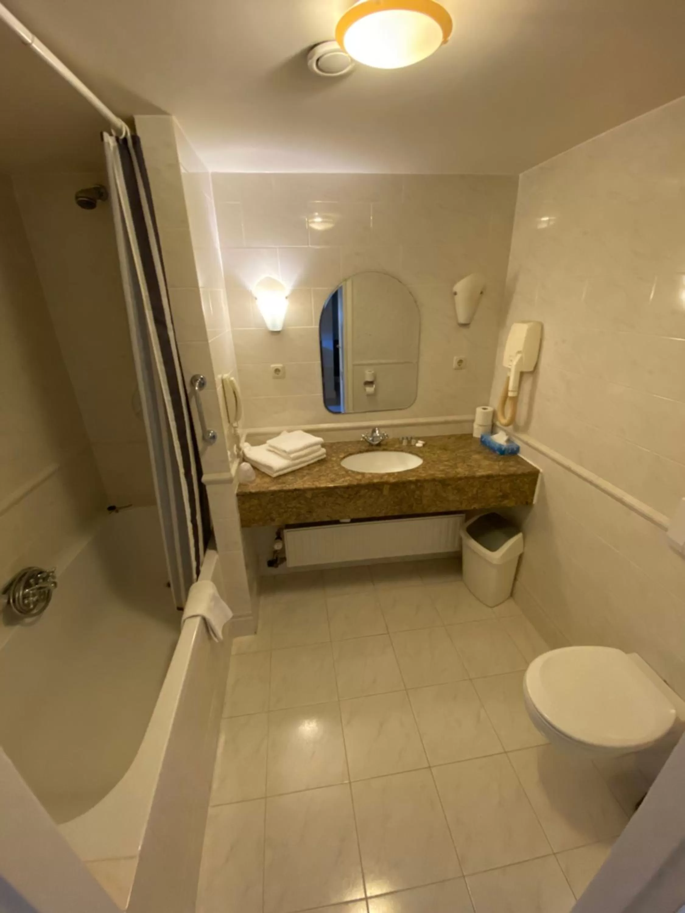 Bathroom in Hotel Bridges House - Delft City Centre