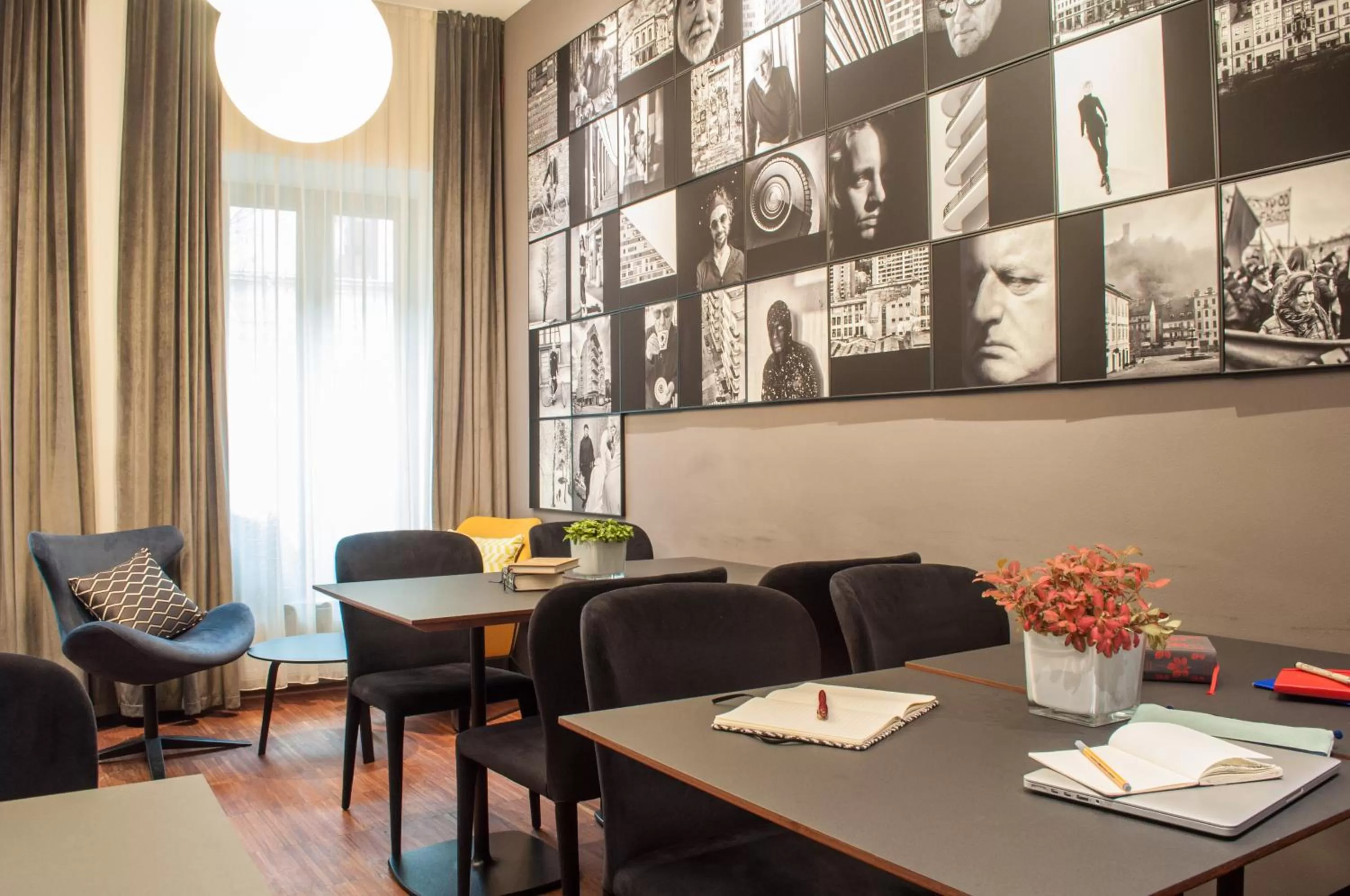 People in Hotel Mrak