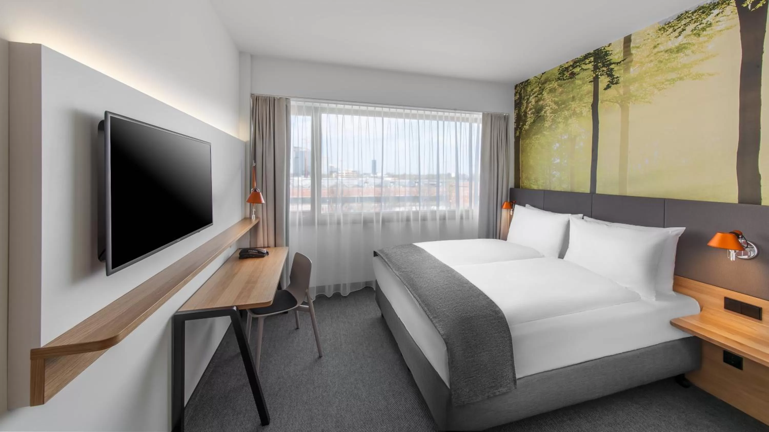 Photo of the whole room, Bed in Holiday Inn Munich - Leuchtenbergring by IHG