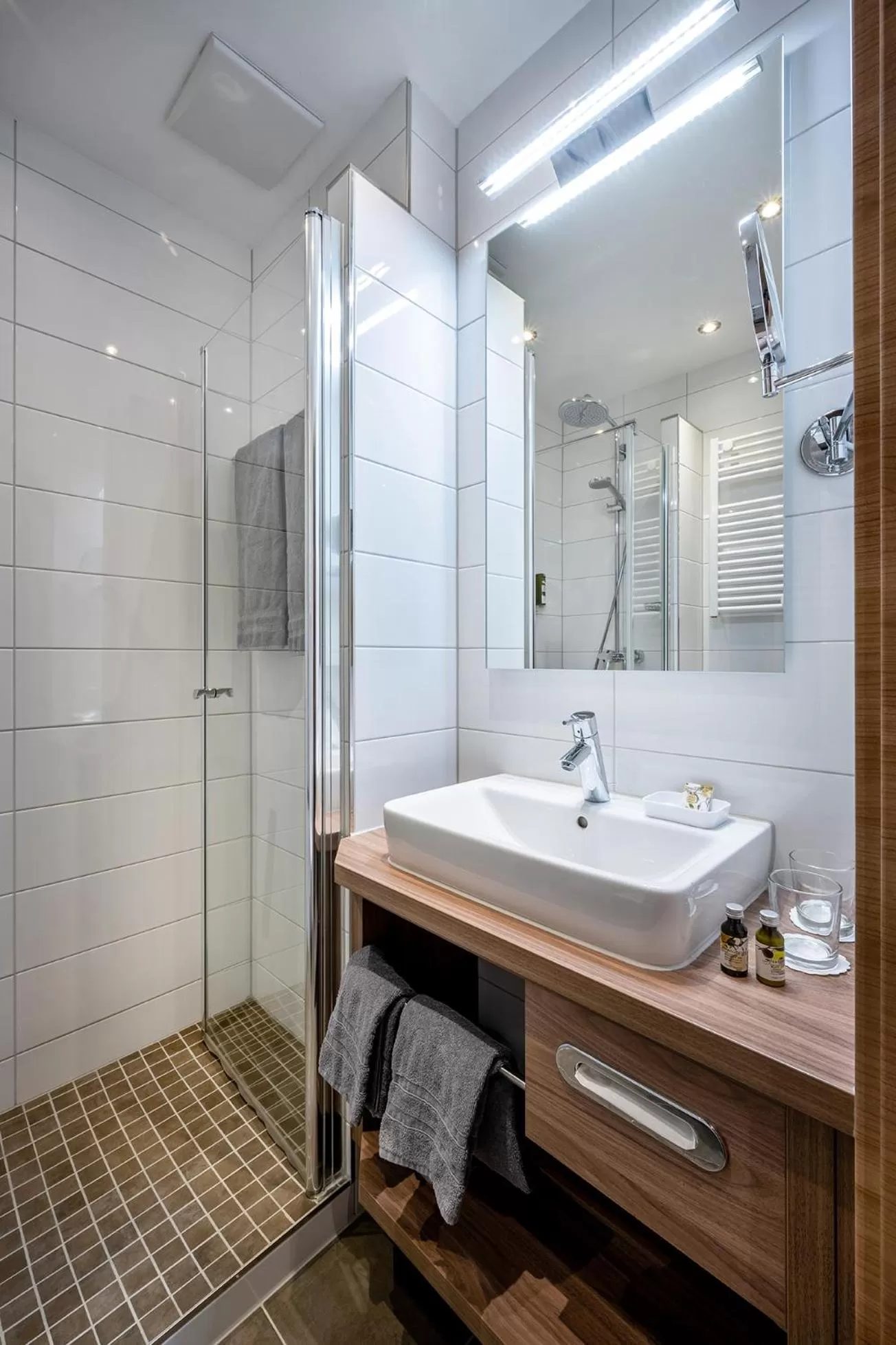 Shower in Insel Hotel Bonn - Superior
