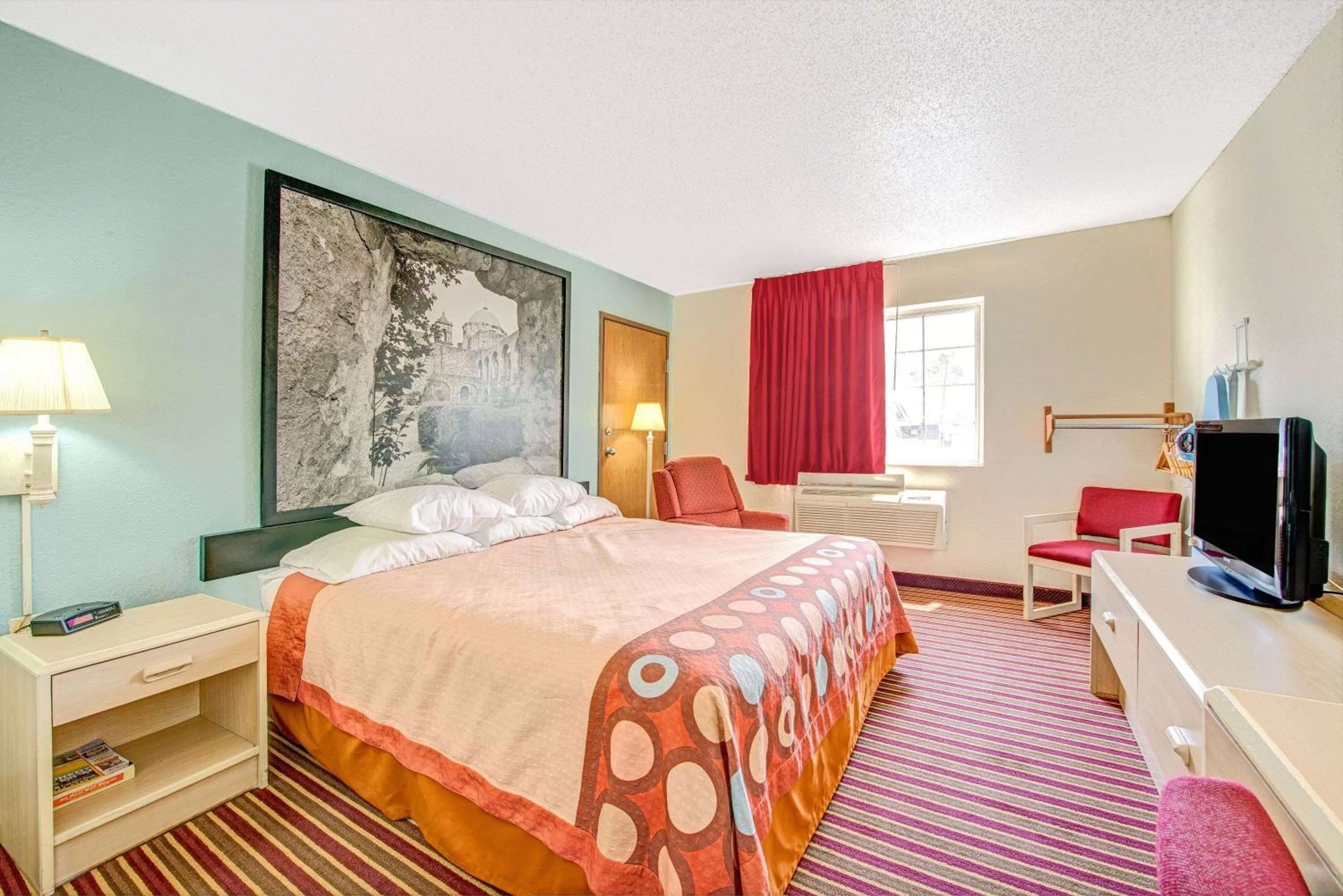 Photo of the whole room, Bed in Super 8 by Wyndham San Antonio/Fiesta