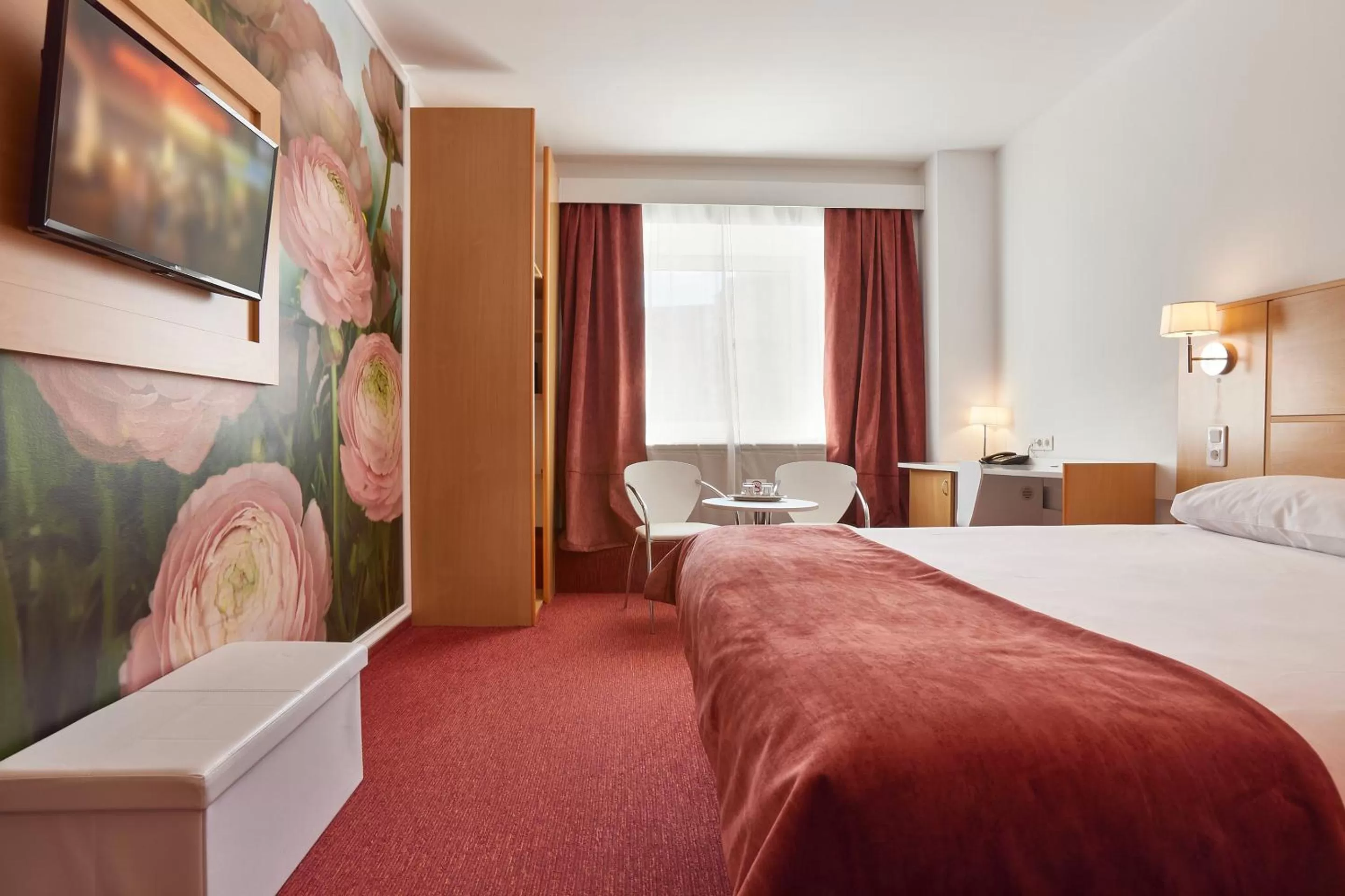 Bed in MyContinental Bucuresti Gara de Nord