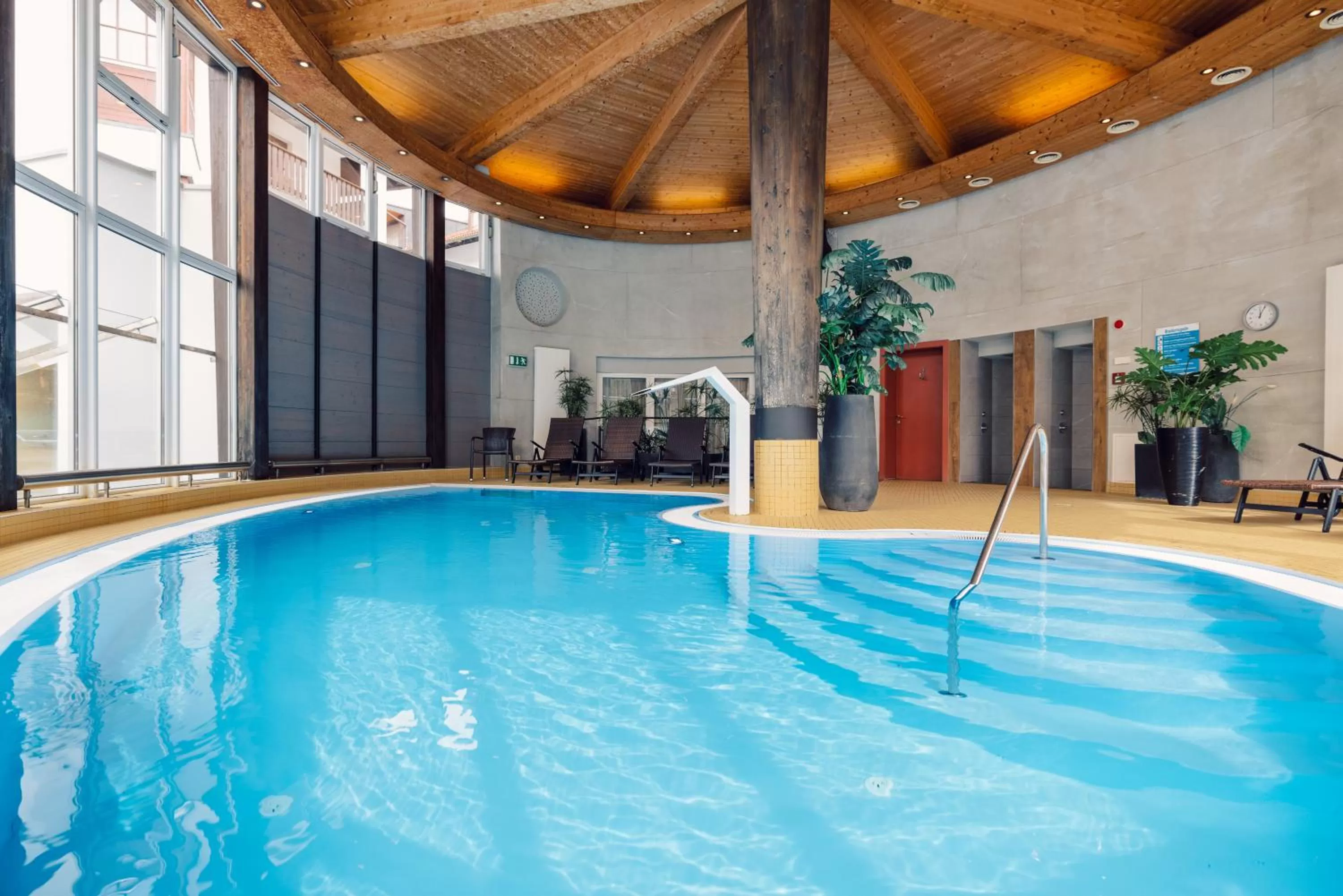 Swimming pool in Hotel Bon Alpina