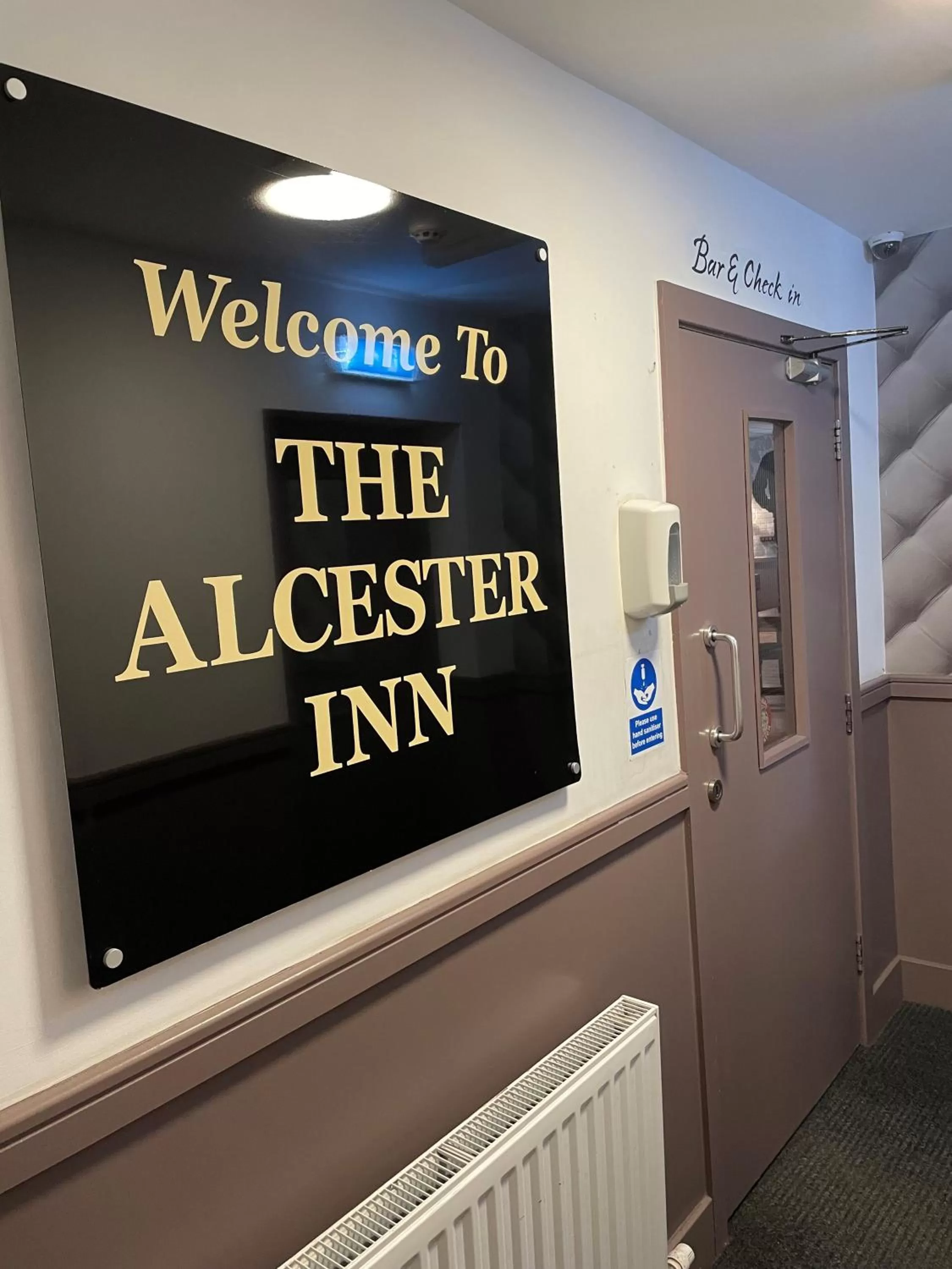 Facade/entrance in Alcester Inn