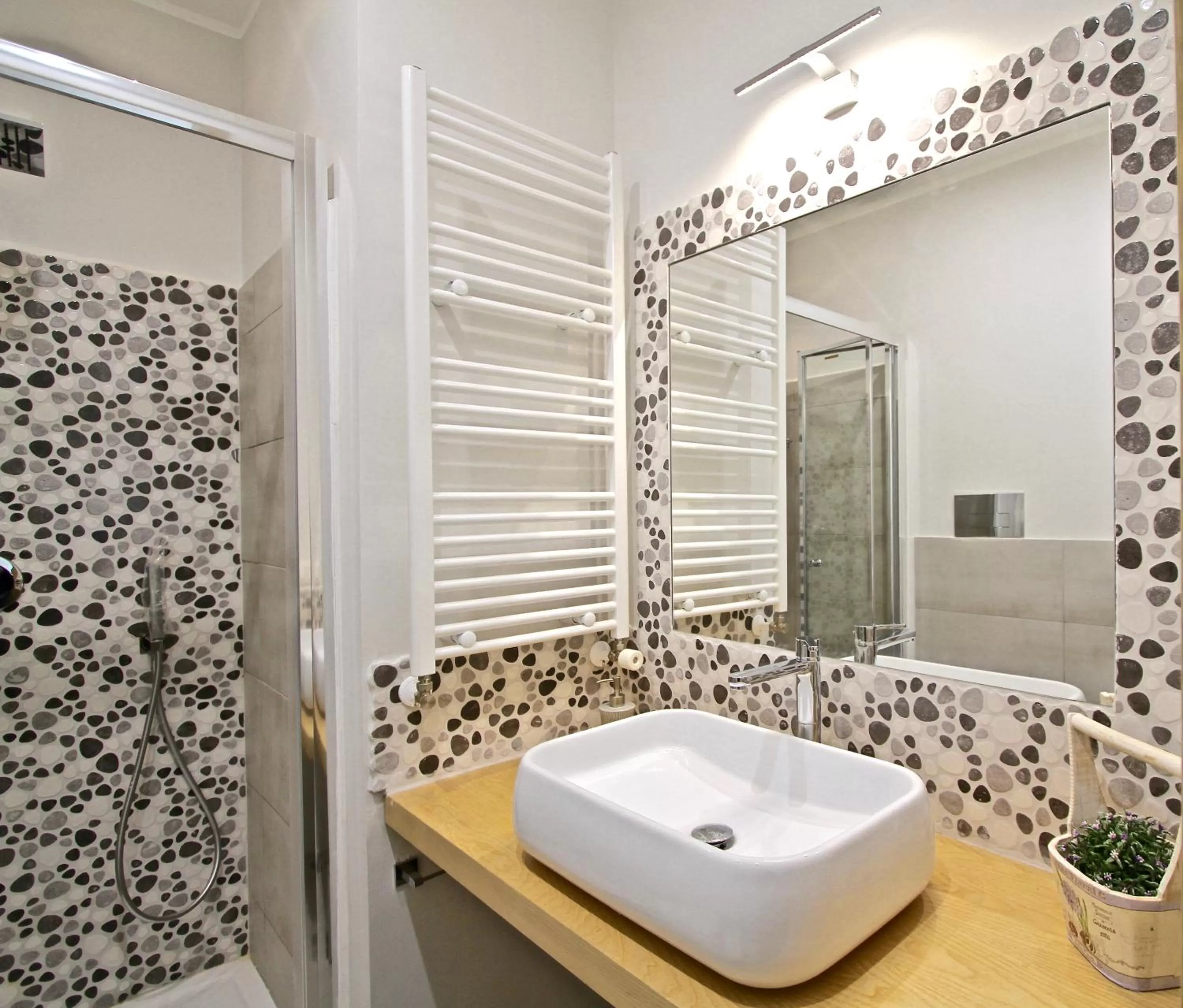 Shower in La Passeggiata di Girgenti