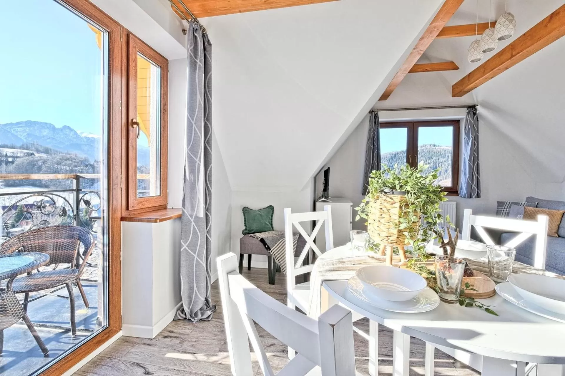 Dining area in Apartamenty Maciejka Odkryj Zakopane