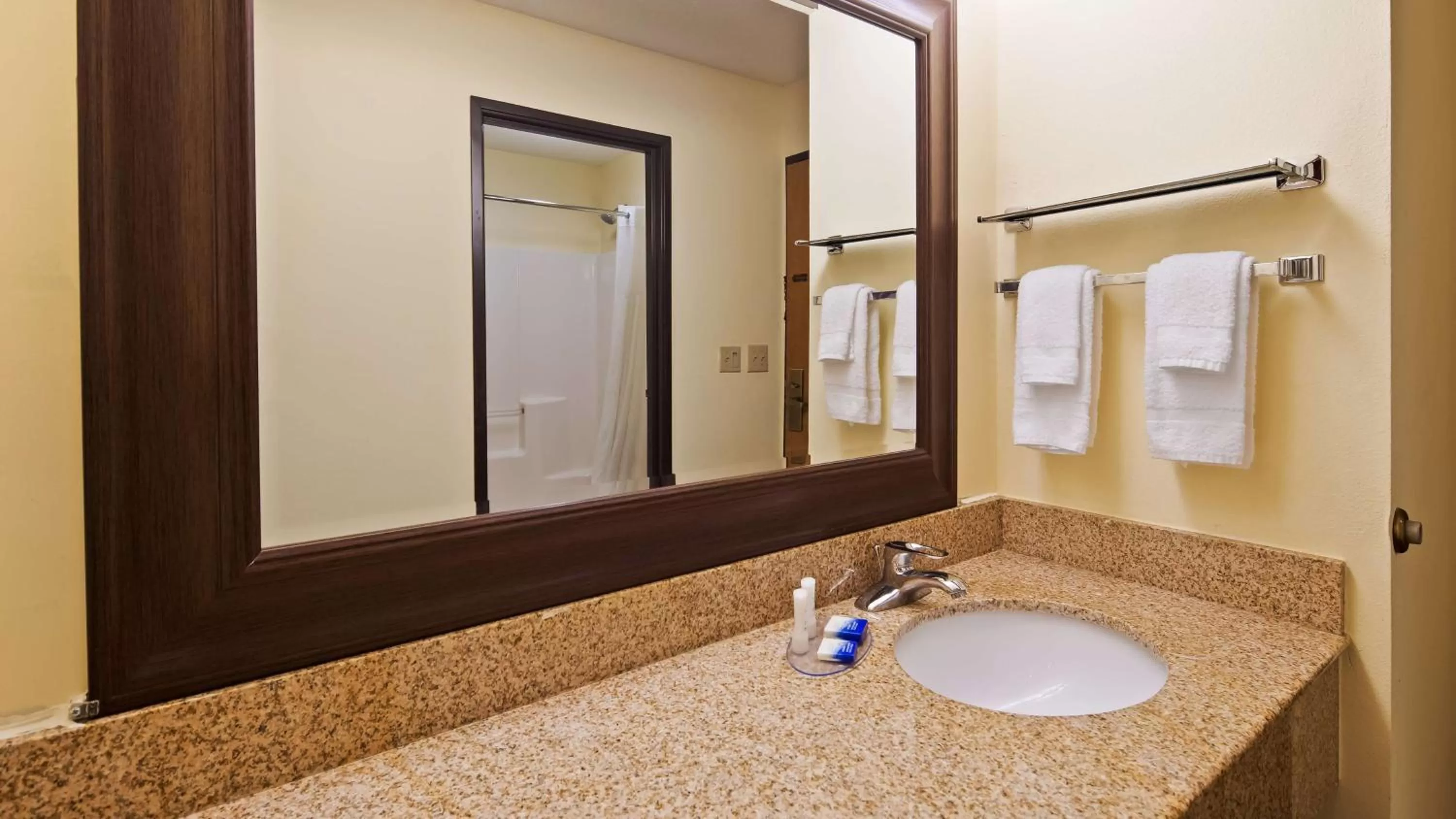 Deluxe King Suite - Non-Smoking in Best Western Shippensburg