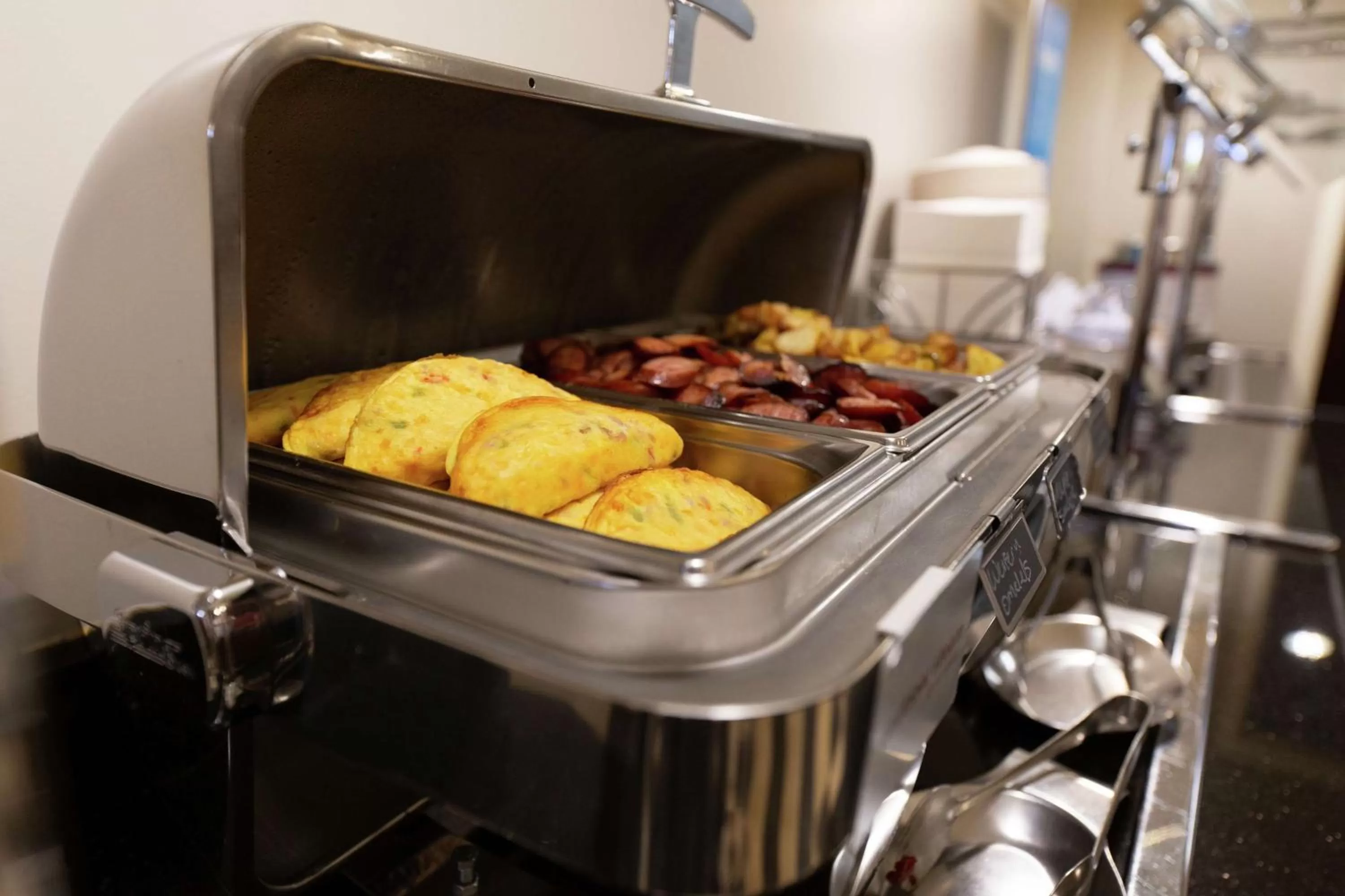 Restaurant/places to eat in Hampton Inn & Suites Raleigh Cary Lenovo Center