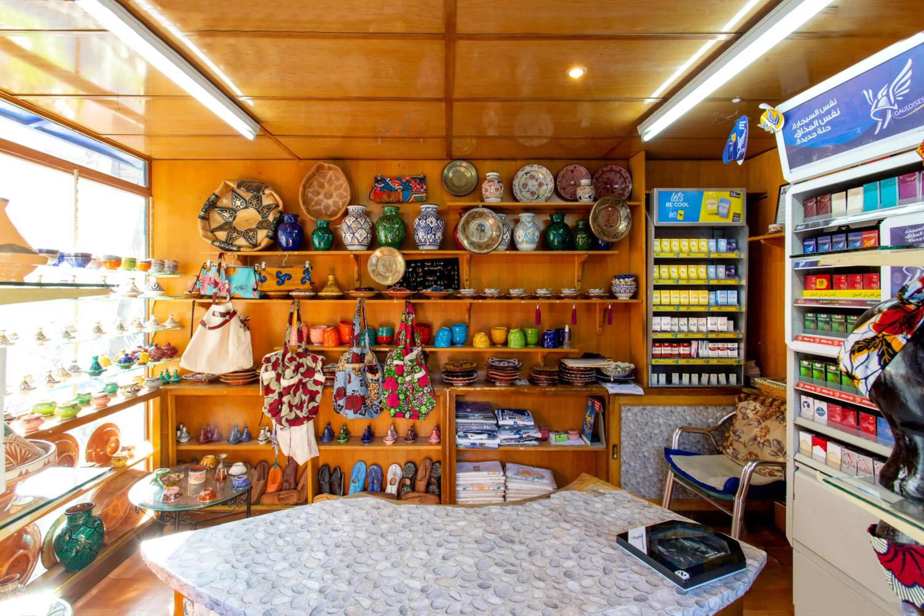 On-site shops in Hotel Akabar