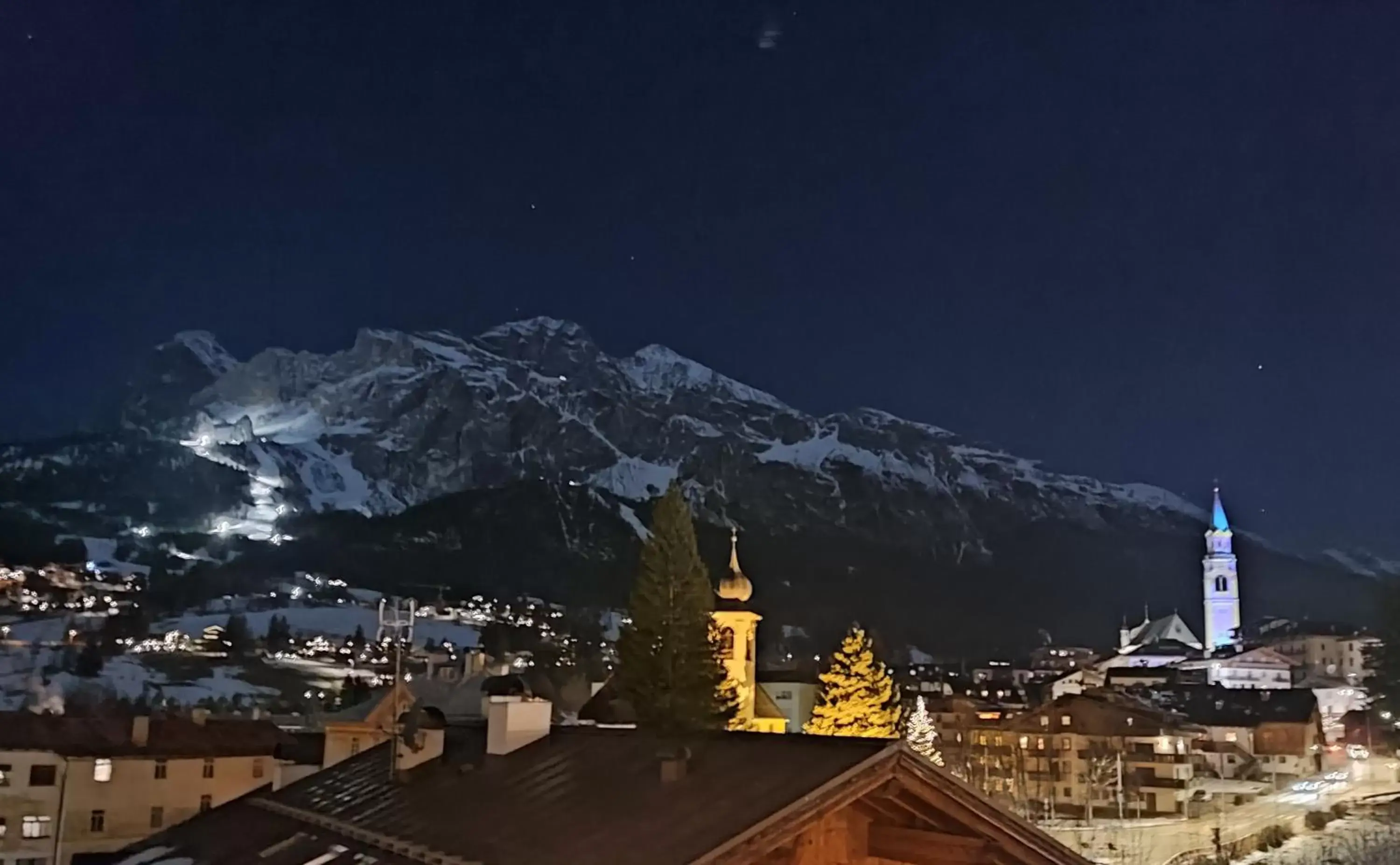 Double Room with Mountain View in Hotel Panda Cortina- ricarica auto elettriche Double Room with Mountain View in Hotel Panda Cortina- ricarica auto elettriche