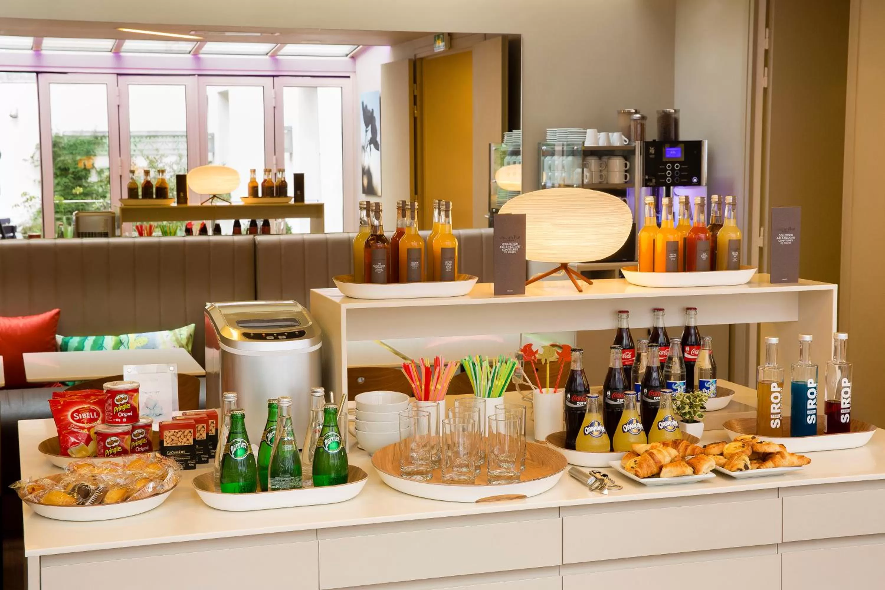 Lounge or bar in Hôtel Mistral