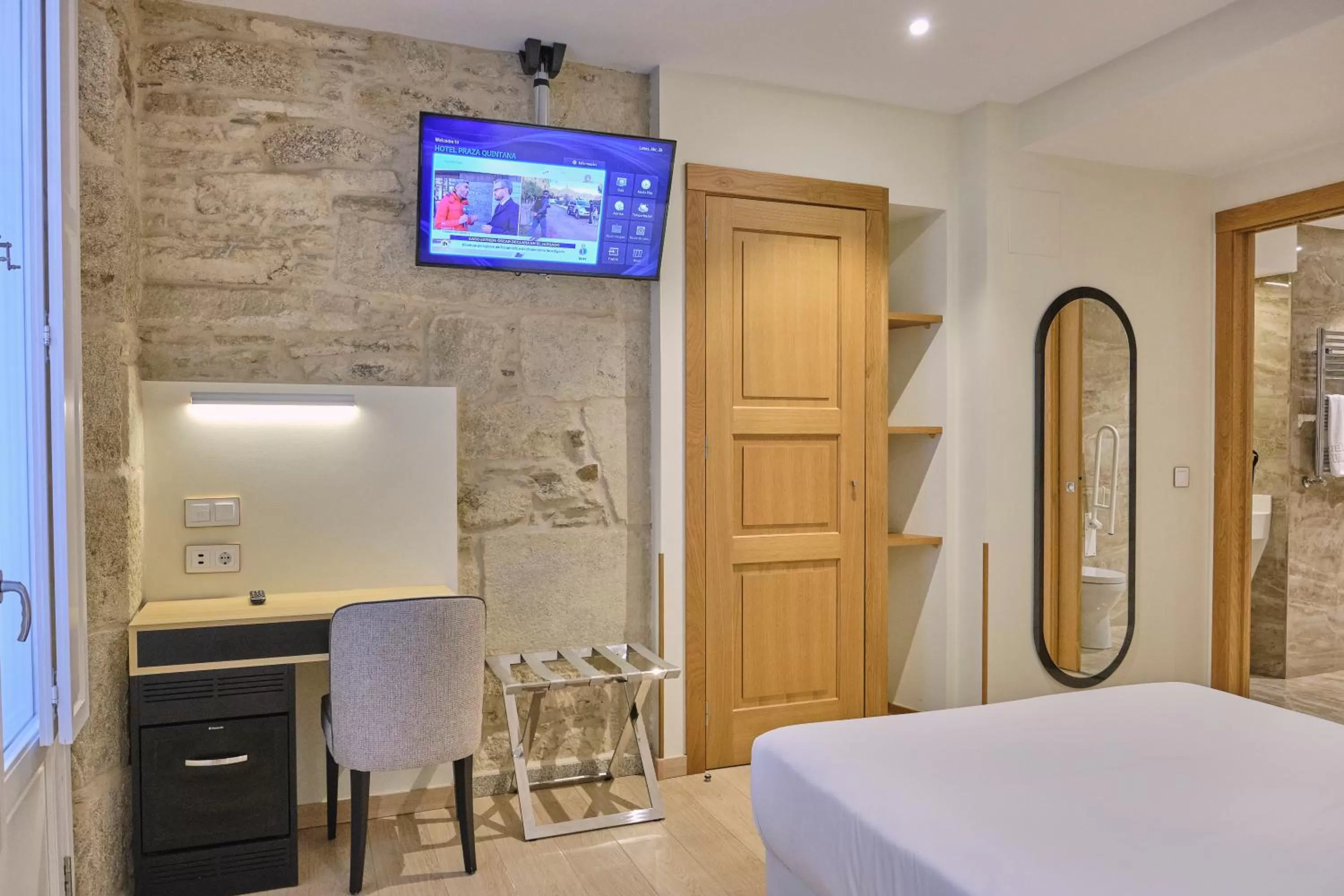 TV and multimedia, Bed in Hotel Praza Quintana