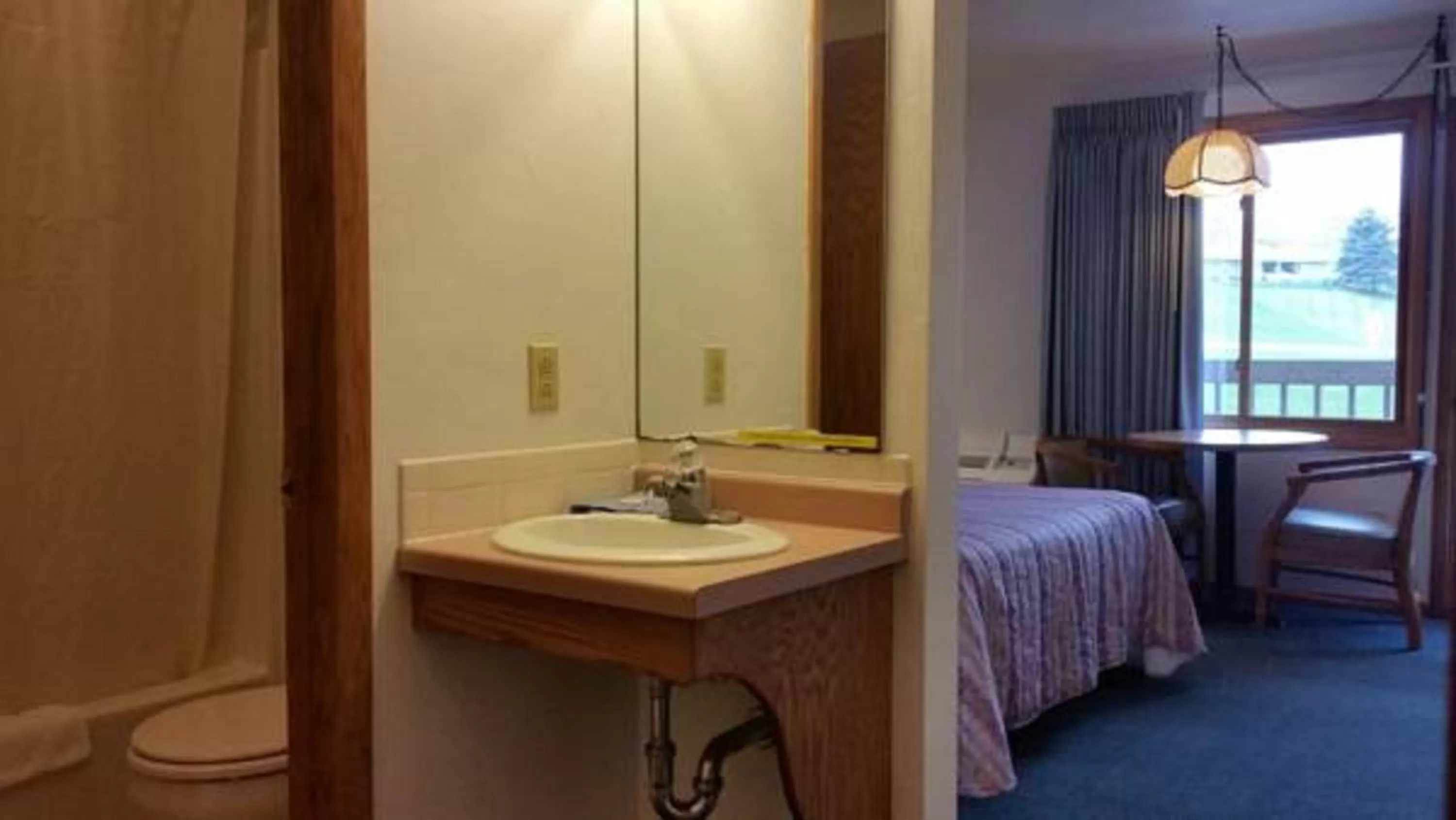 Decorative detail, Bed in Algoma Beach Motel