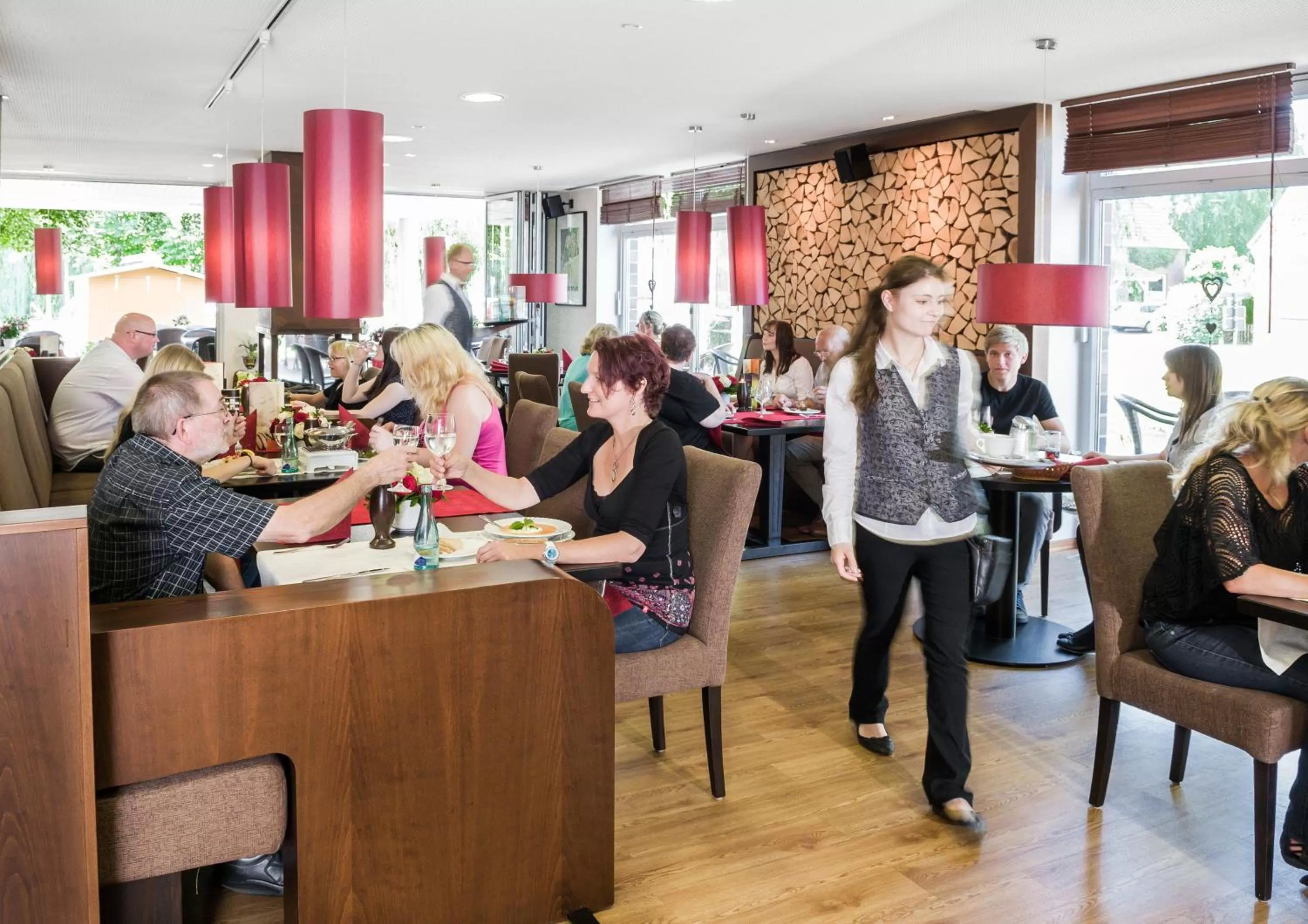 Restaurant/places to eat in Hotel Hilling