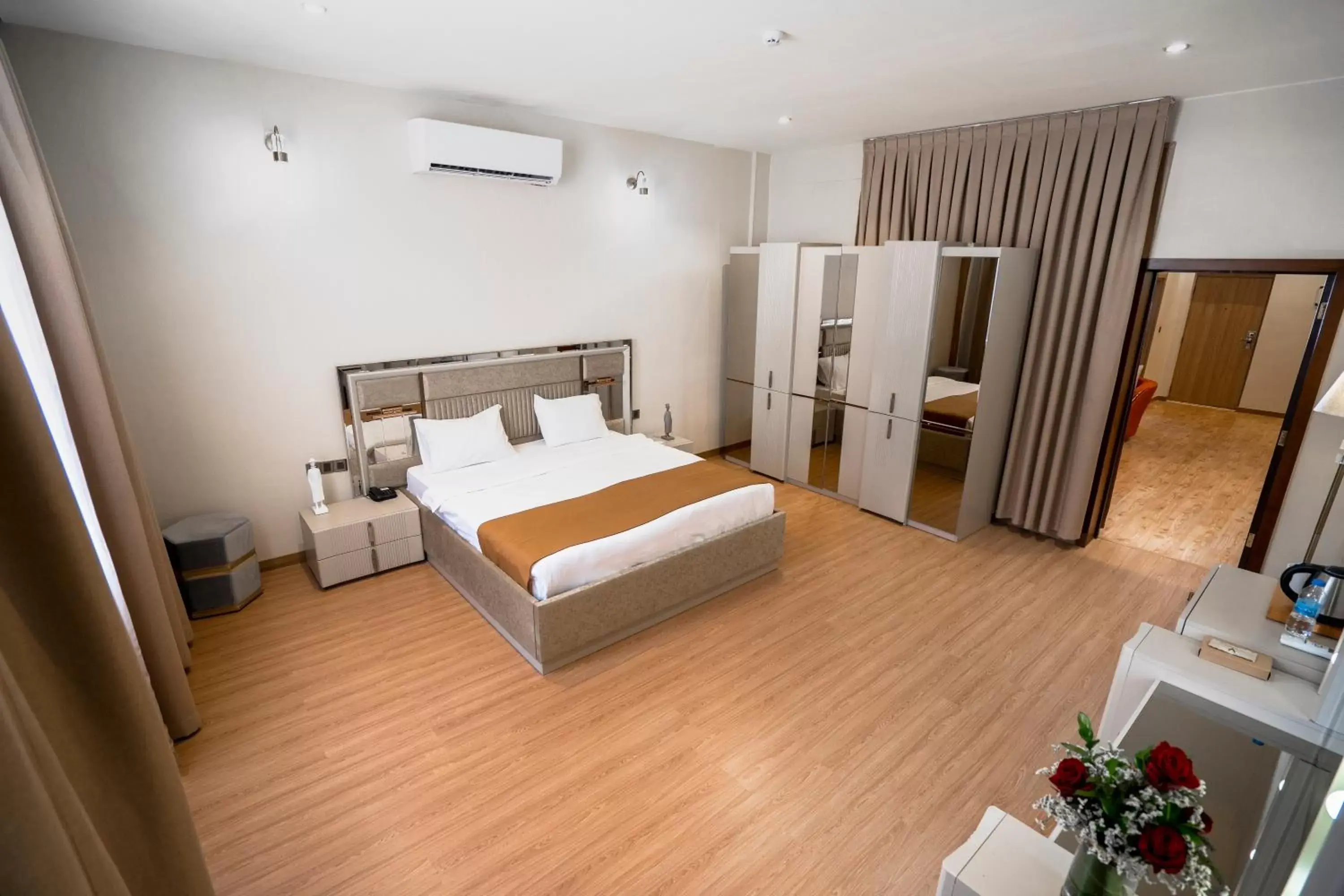 Deluxe Suite in Al Yarmouk International Hotel Deluxe Suite in Al Yarmouk International Hotel