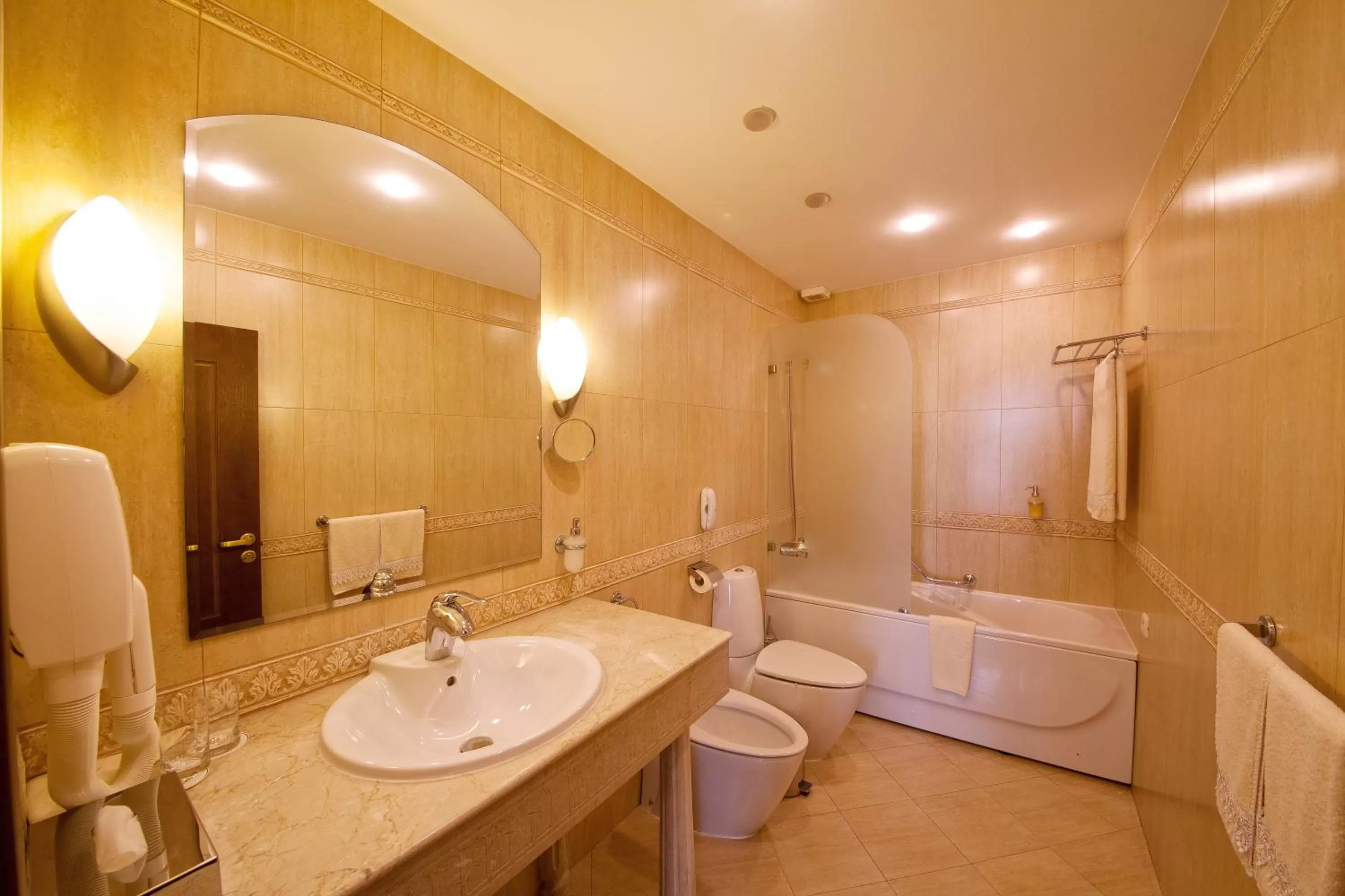 Bathroom in Grand Hotel London