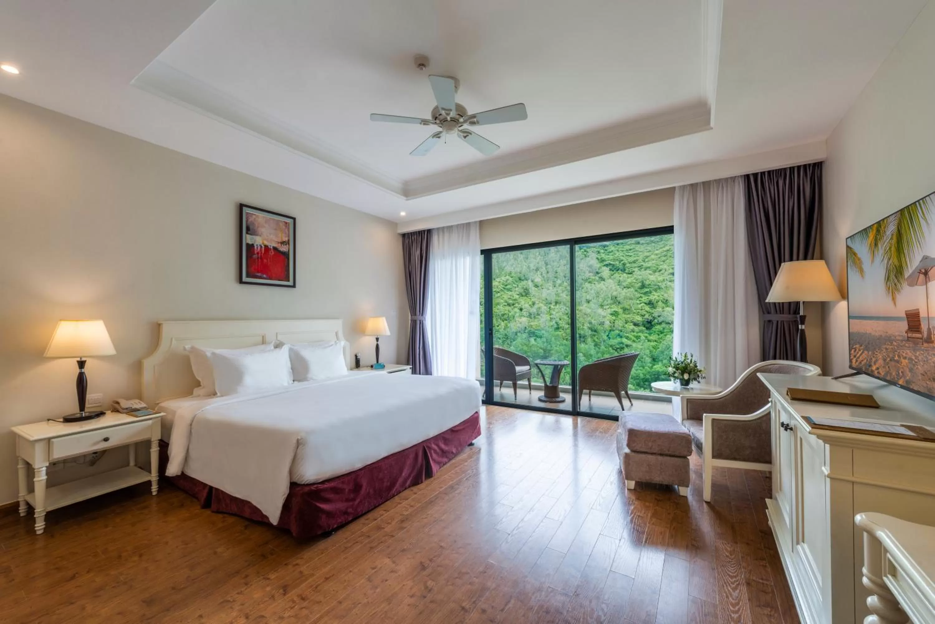 Bedroom, Bed in Vinpearl Resort & Spa Nha Trang Bay