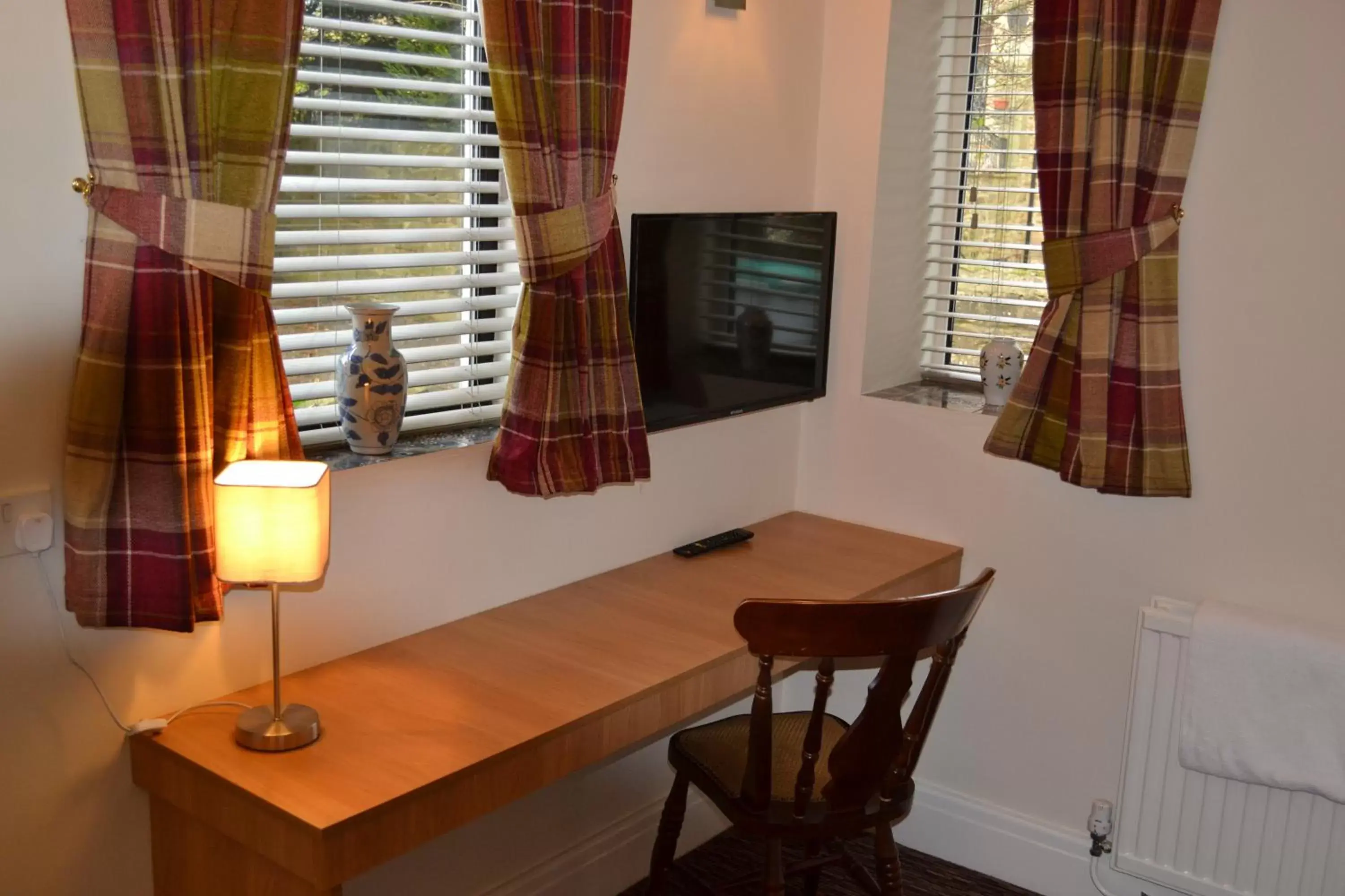 Twin Room with Bathroom in Oak Tree Inn Twin Room with Bathroom in Oak Tree Inn