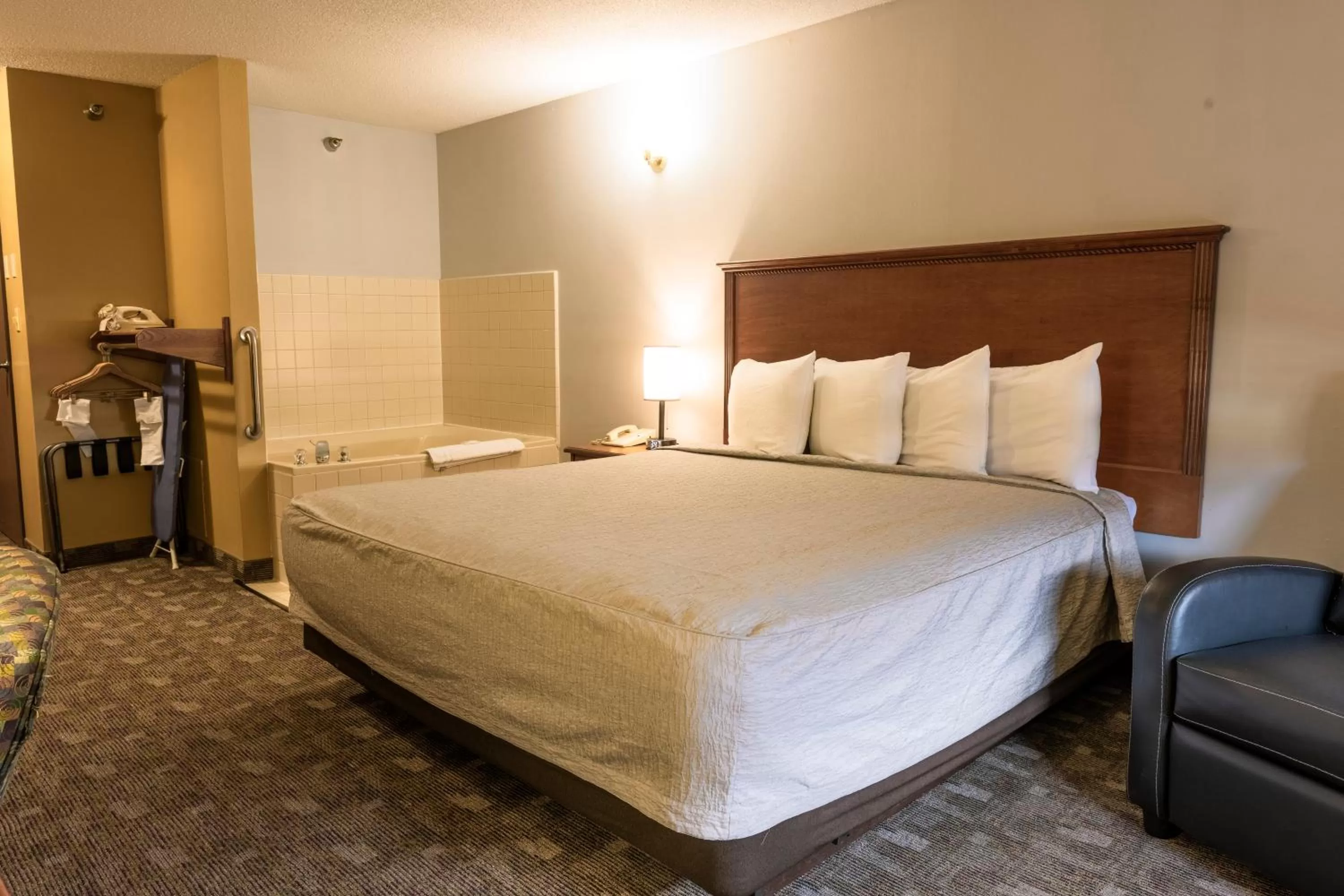 Bed in Governors Inn a Travelodge by Wyndham